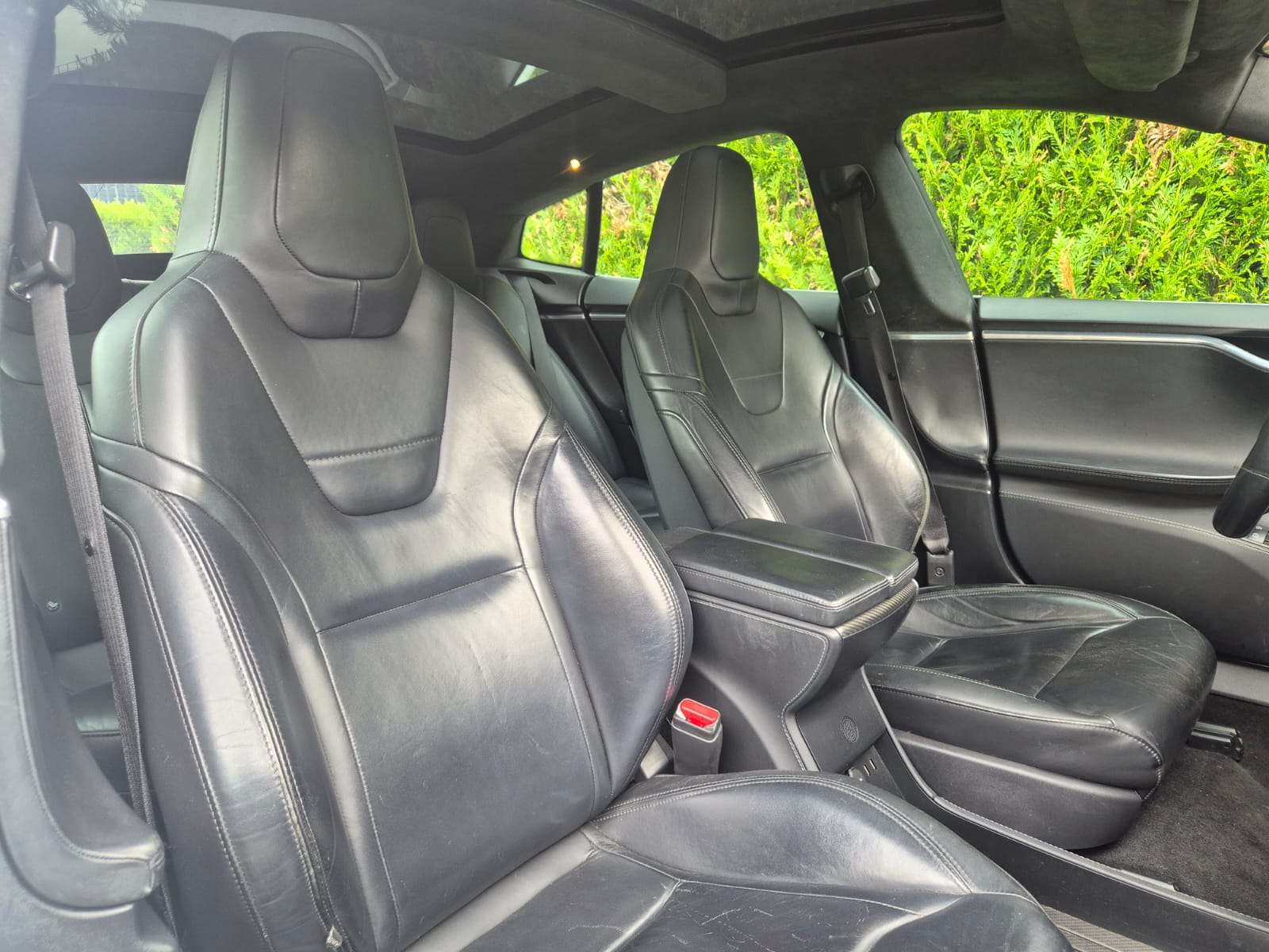 TESLA Model S 70 D-image-10