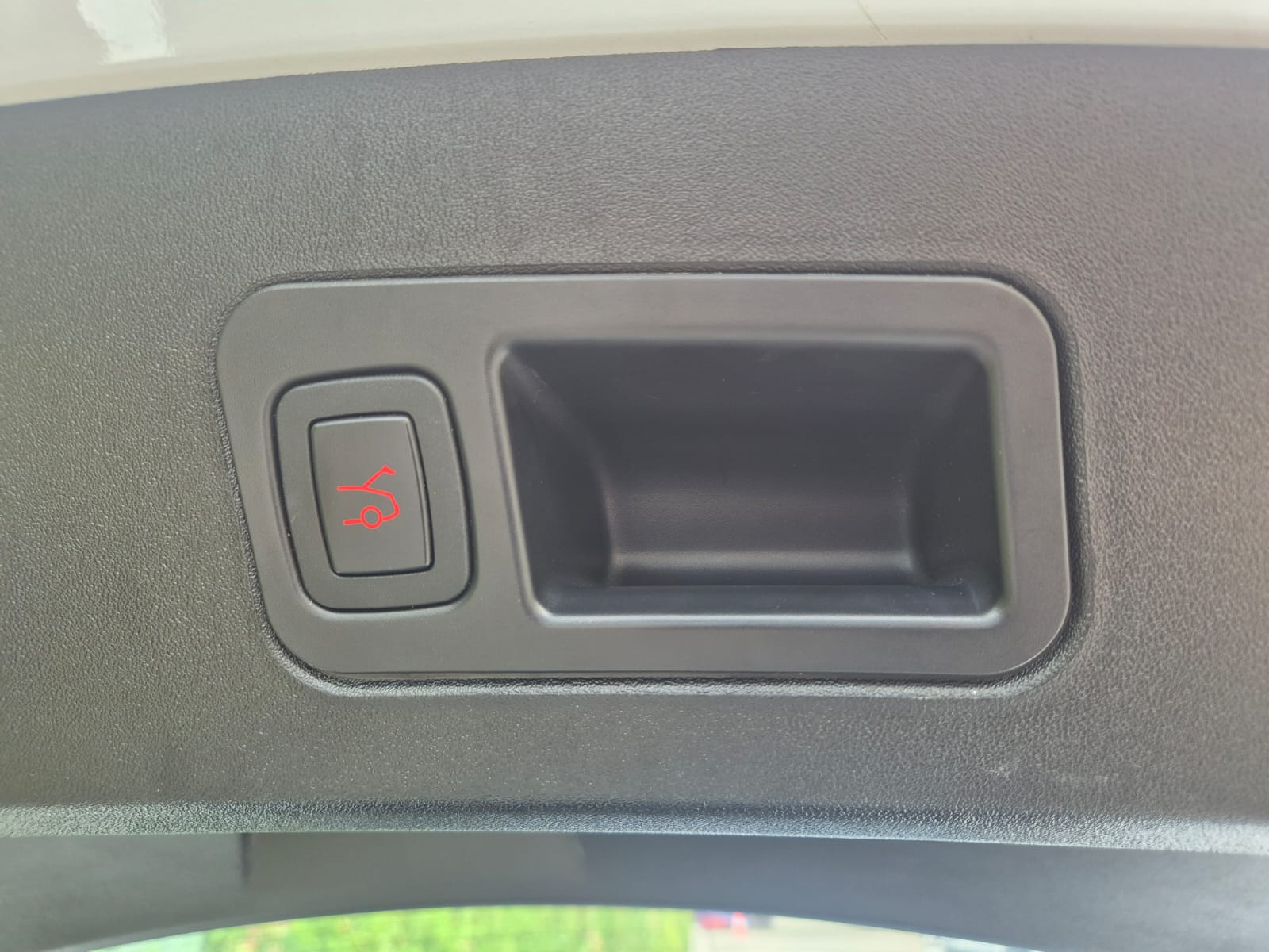 TESLA Model S 70 D-image-22