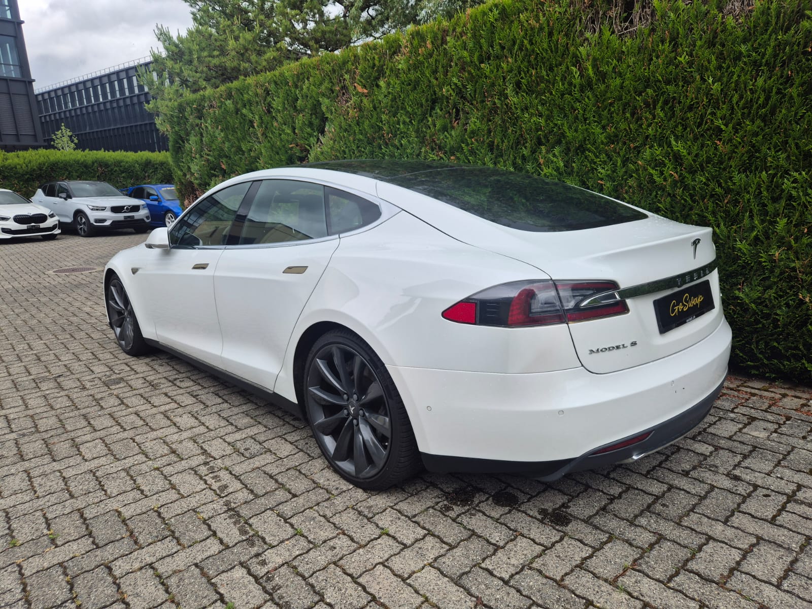 TESLA Model S 70 D-image-5