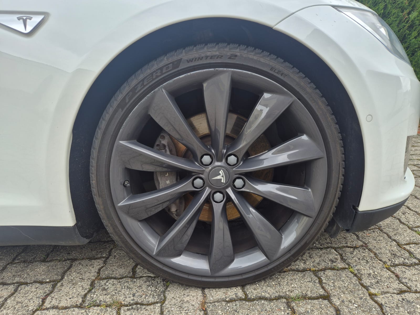 TESLA Model S 70 D-image-27