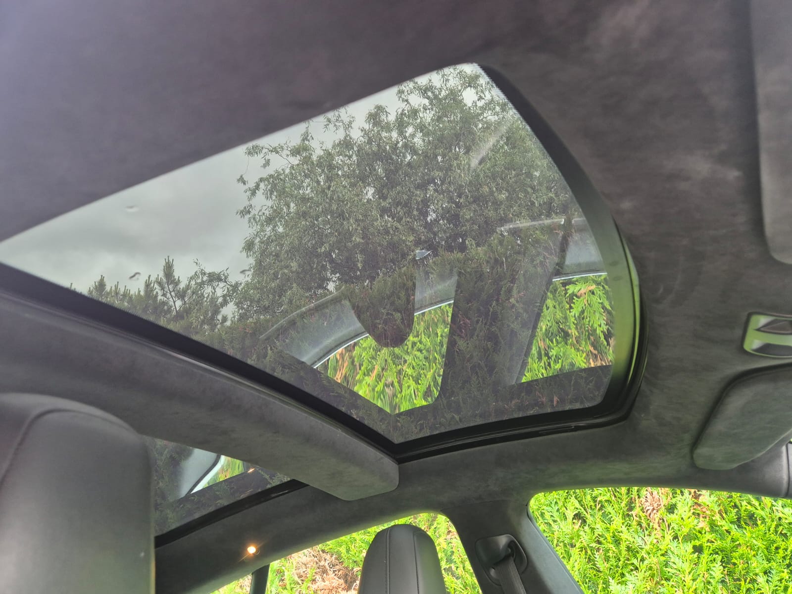 TESLA Model S 70 D-image-8