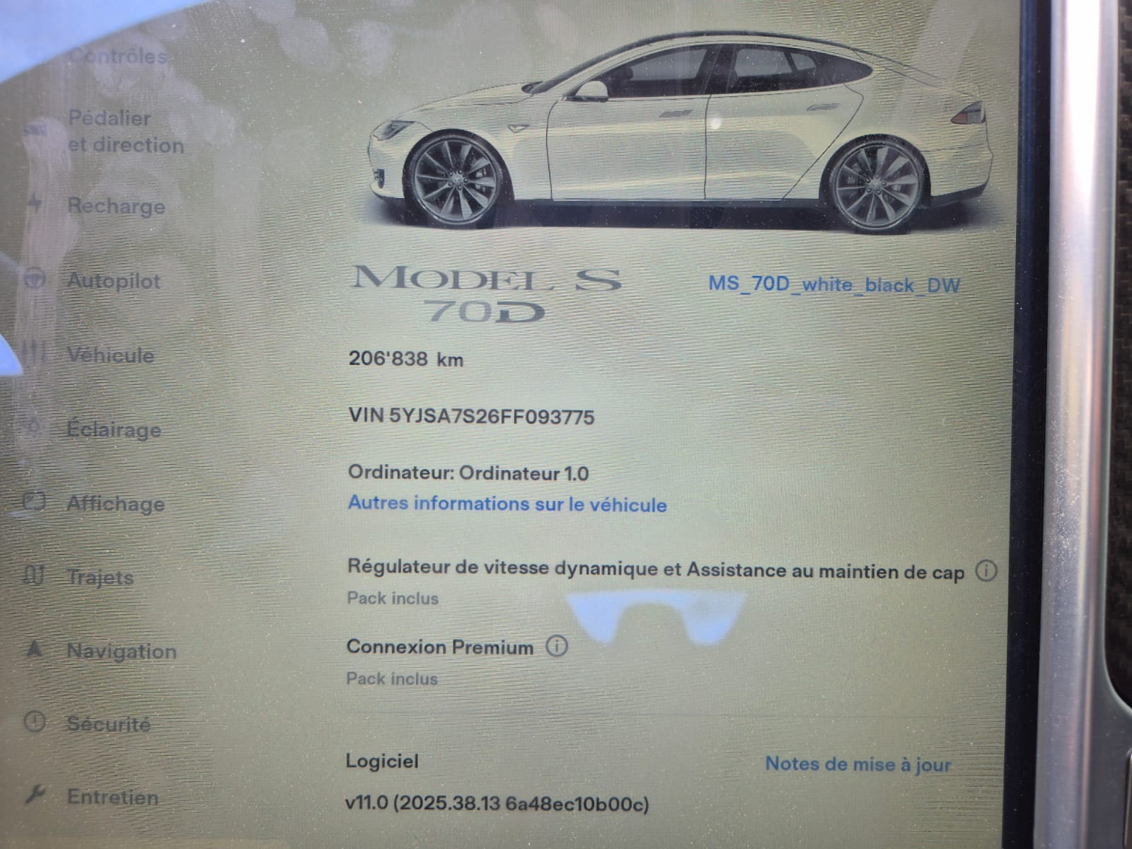 TESLA Model S 70 D-image-15