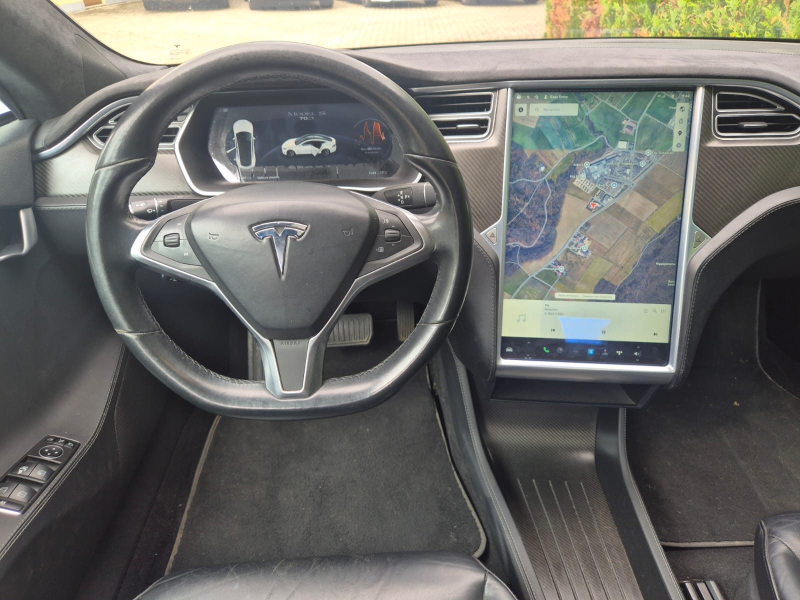 TESLA Model S 70 D-image-14