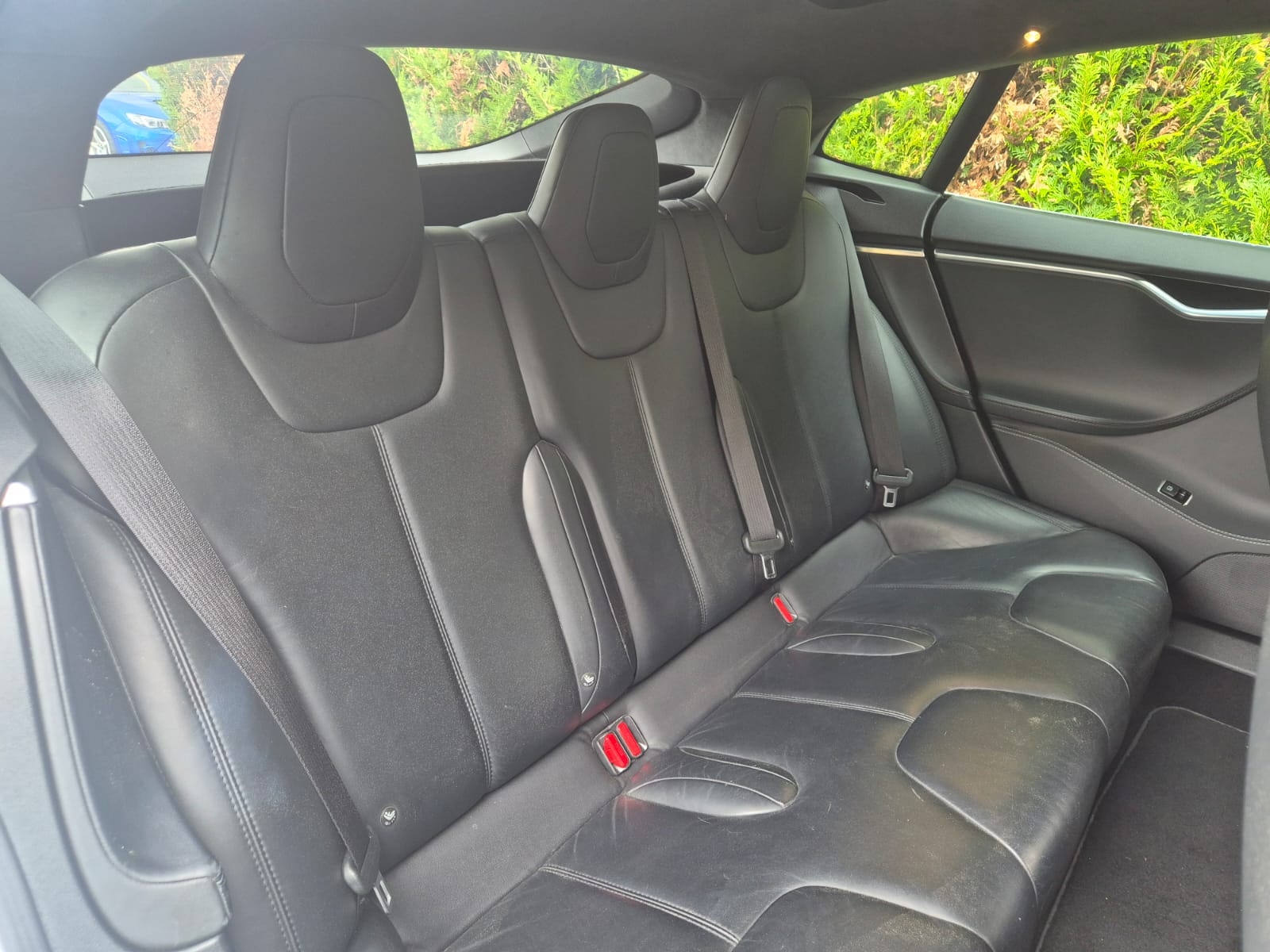 TESLA Model S 70 D-image-11