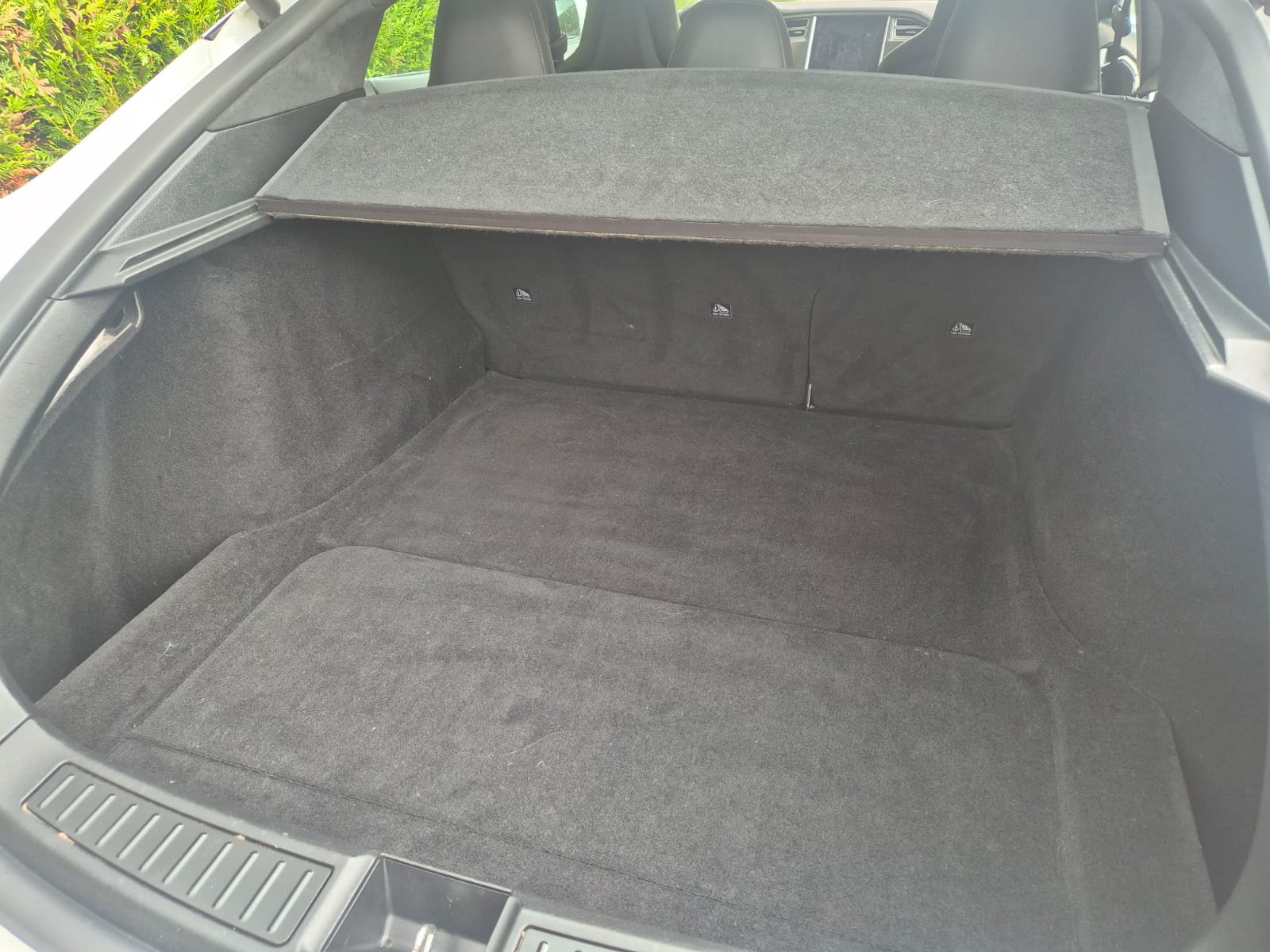 TESLA Model S 70 D-image-21
