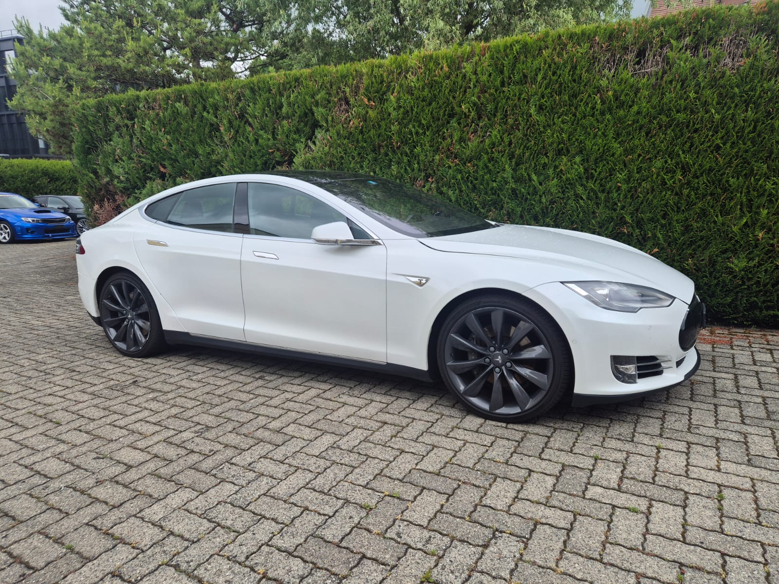 TESLA Model S 70 D-image-1