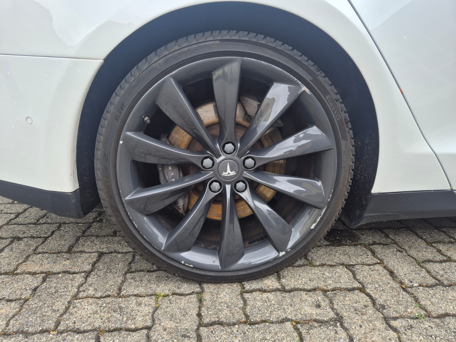 TESLA Model S 70 D-image-26