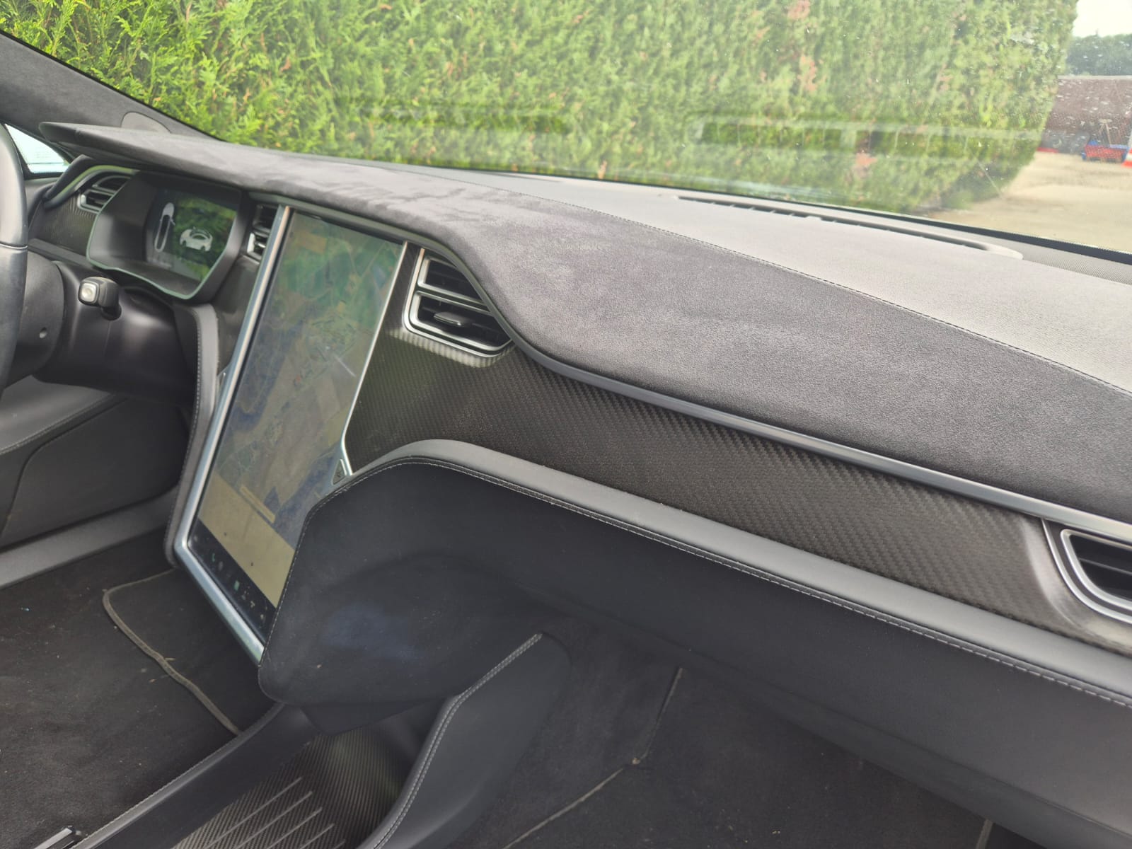TESLA Model S 70 D-image-19