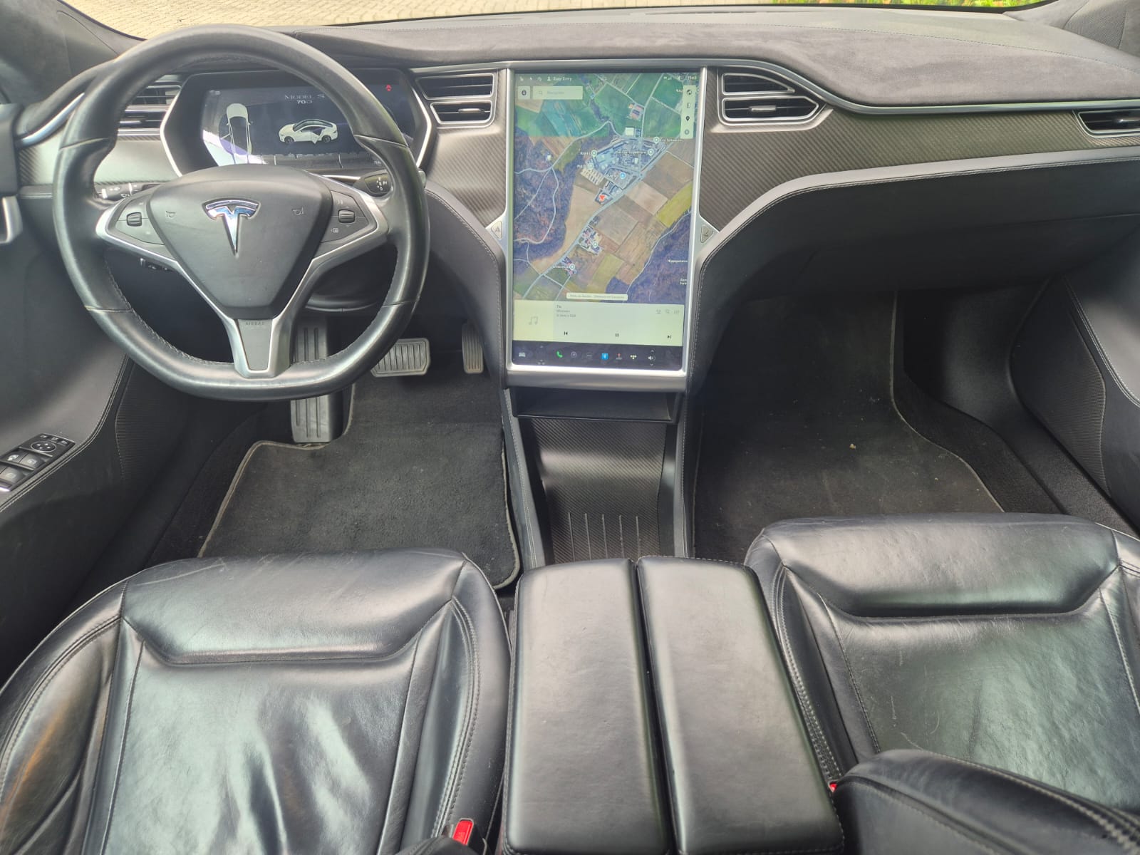 TESLA Model S 70 D-image-12