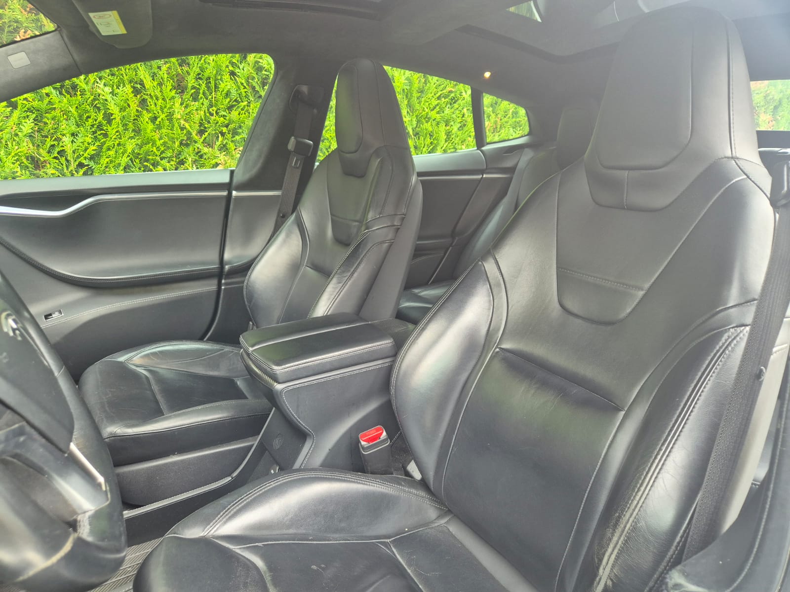 TESLA Model S 70 D-image-7