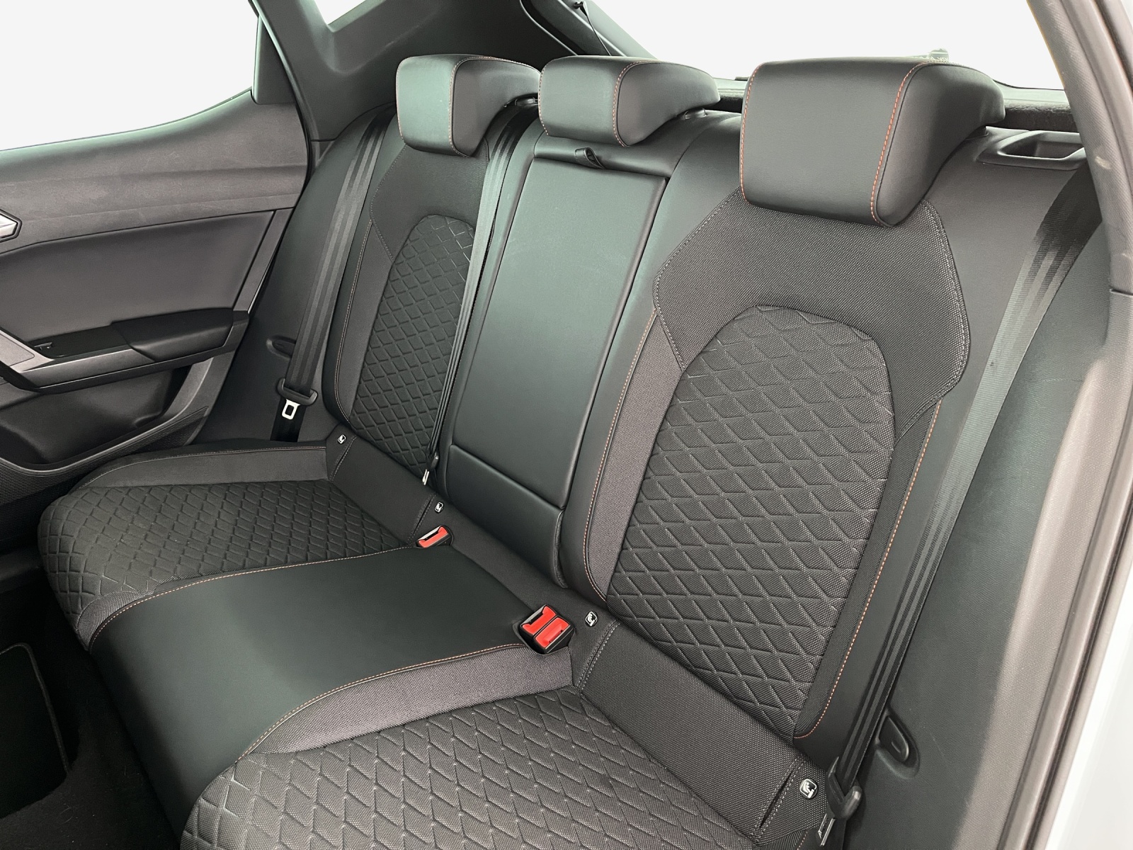 SEAT Leon 1.5 eTSI mHEV DSG FR-image-11