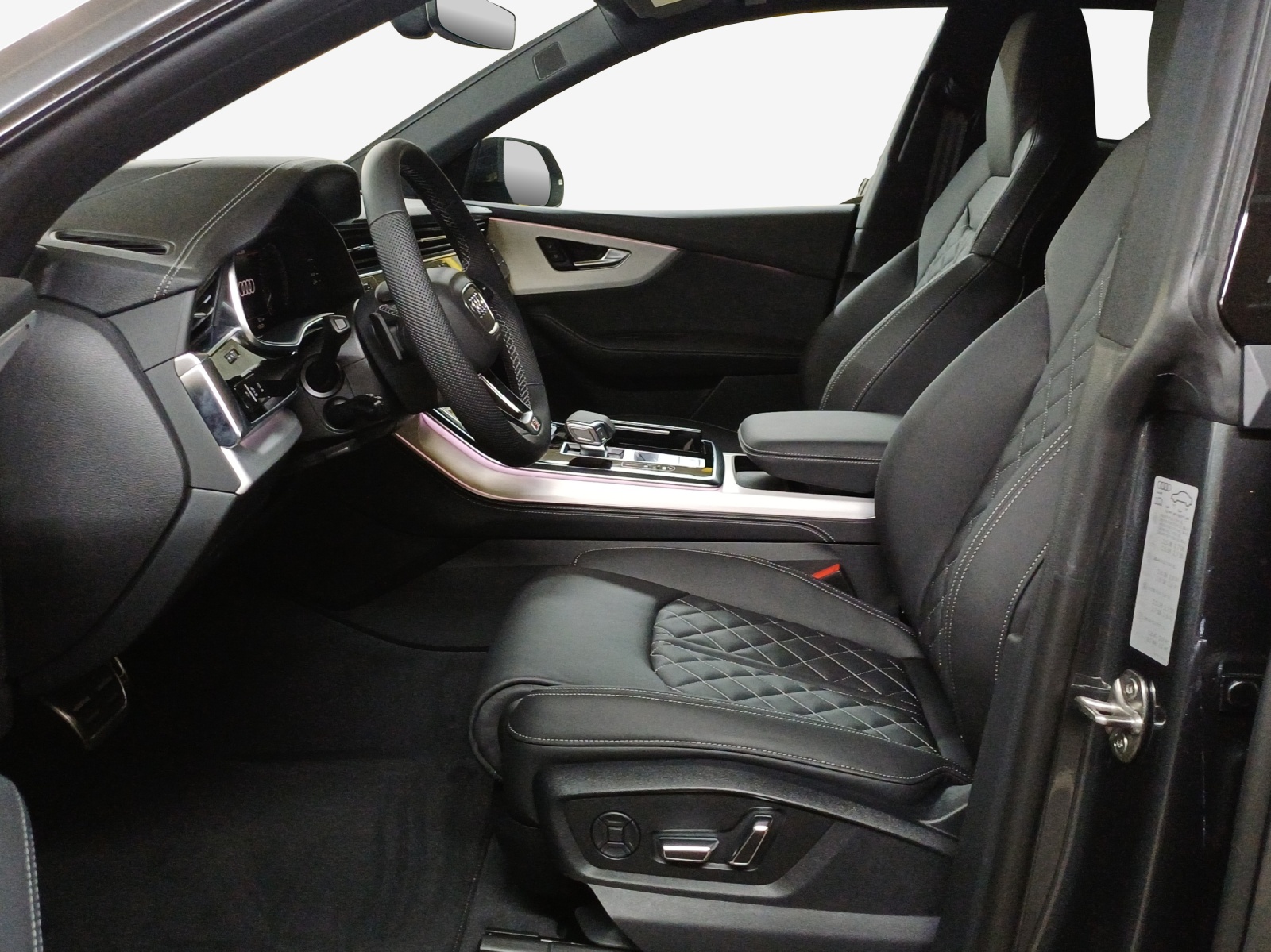 AUDI Q8 SUV TFSI e quattro 290 kW Attraction tiptronic-image-7
