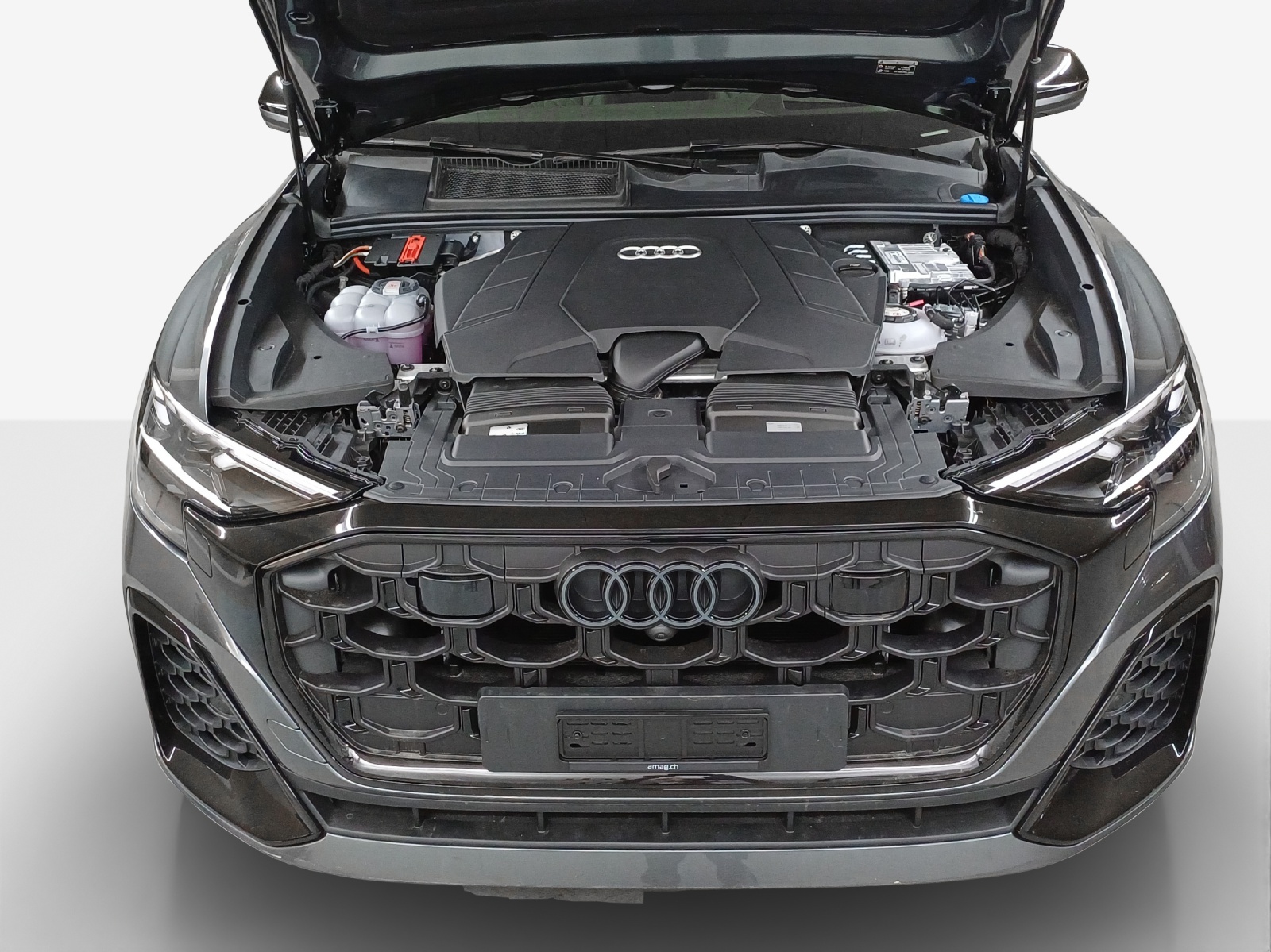 AUDI Q8 SUV TFSI e quattro 290 kW Attraction tiptronic-image-15