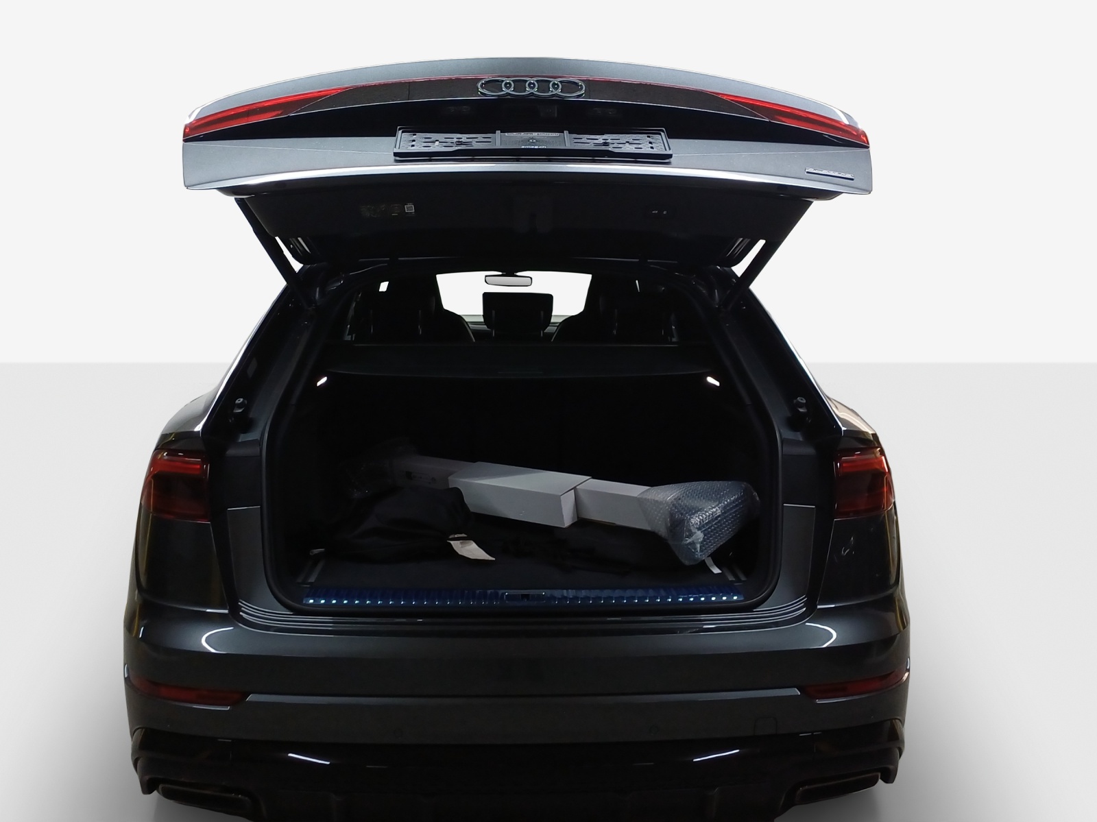 AUDI Q8 SUV TFSI e quattro 290 kW Attraction tiptronic-image-12
