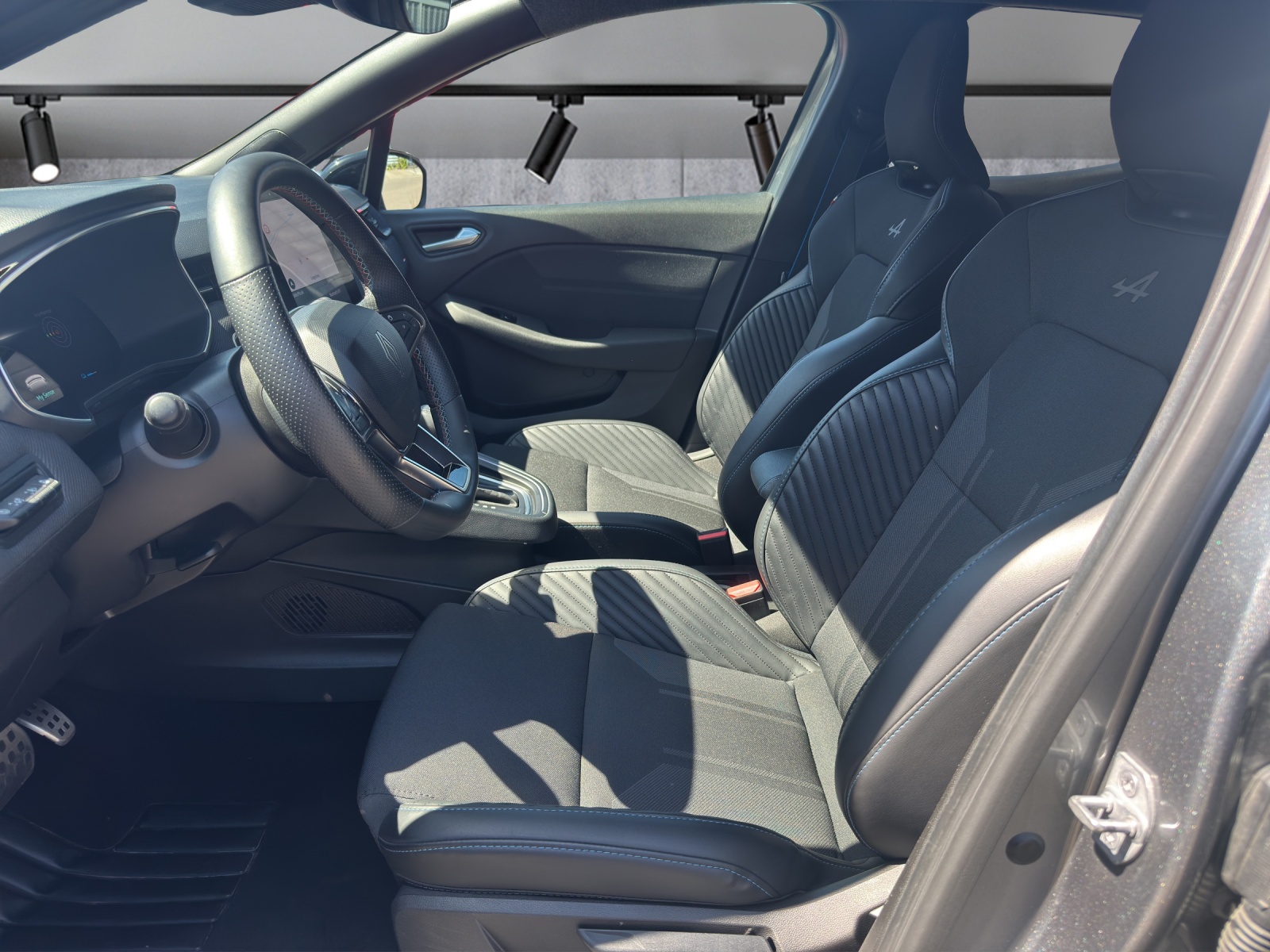RENAULT Clio 1.6 E-Tech Esprit Alpine-image-5