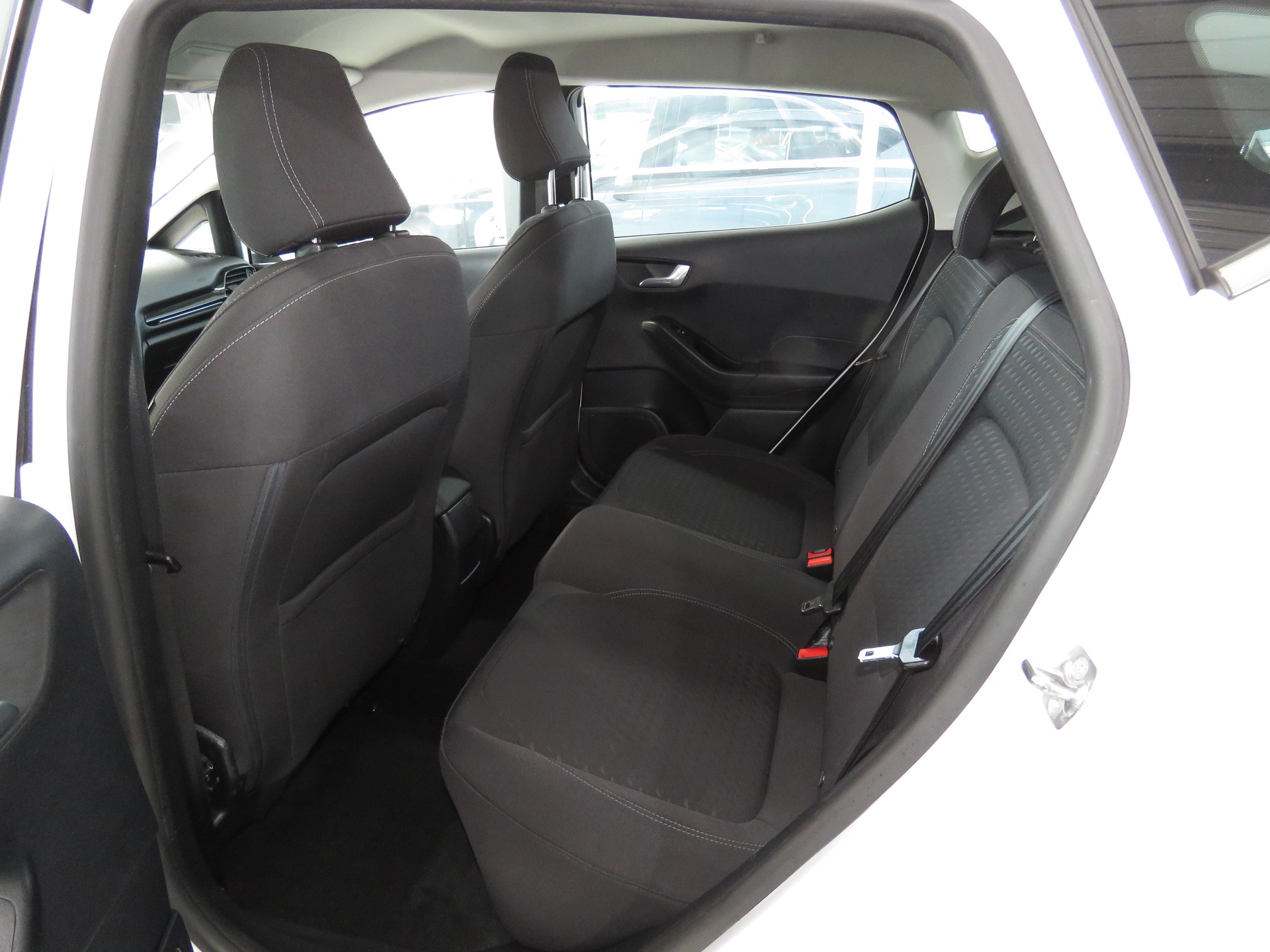 FORD Fiesta 1.0 SCTi Titanium-image-8