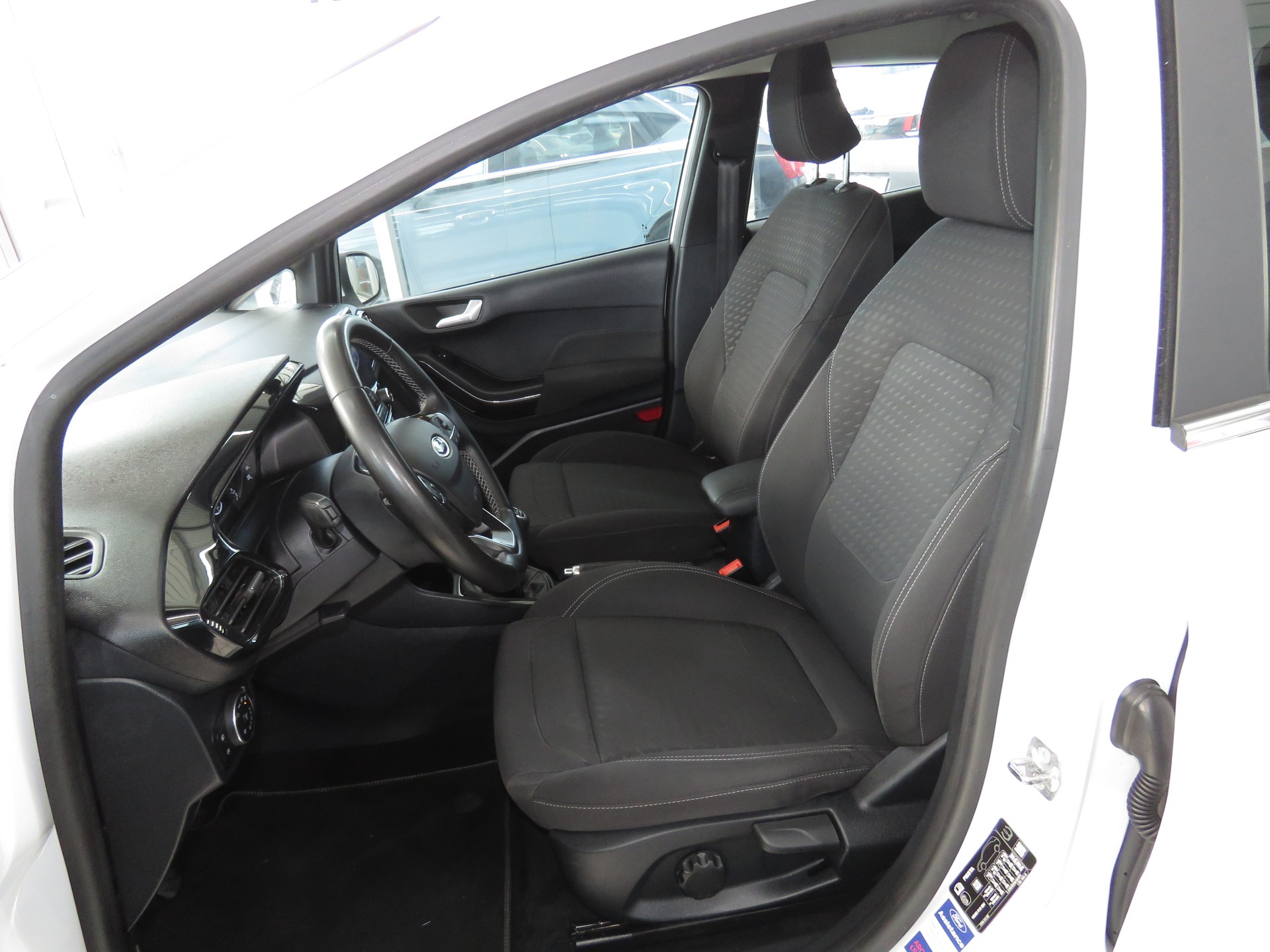 FORD Fiesta 1.0 SCTi Titanium-image-7