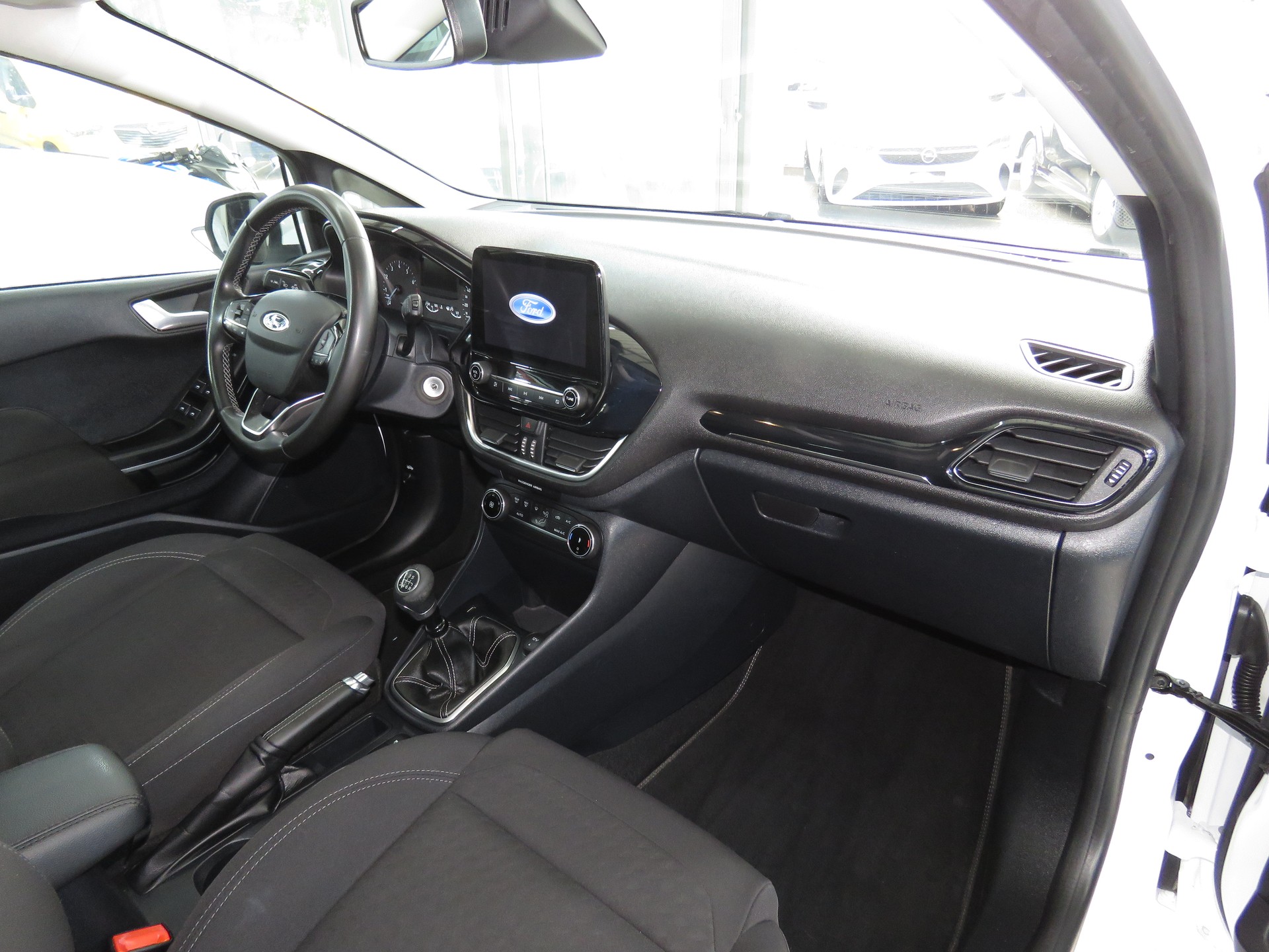 FORD Fiesta 1.0 SCTi Titanium-image-10