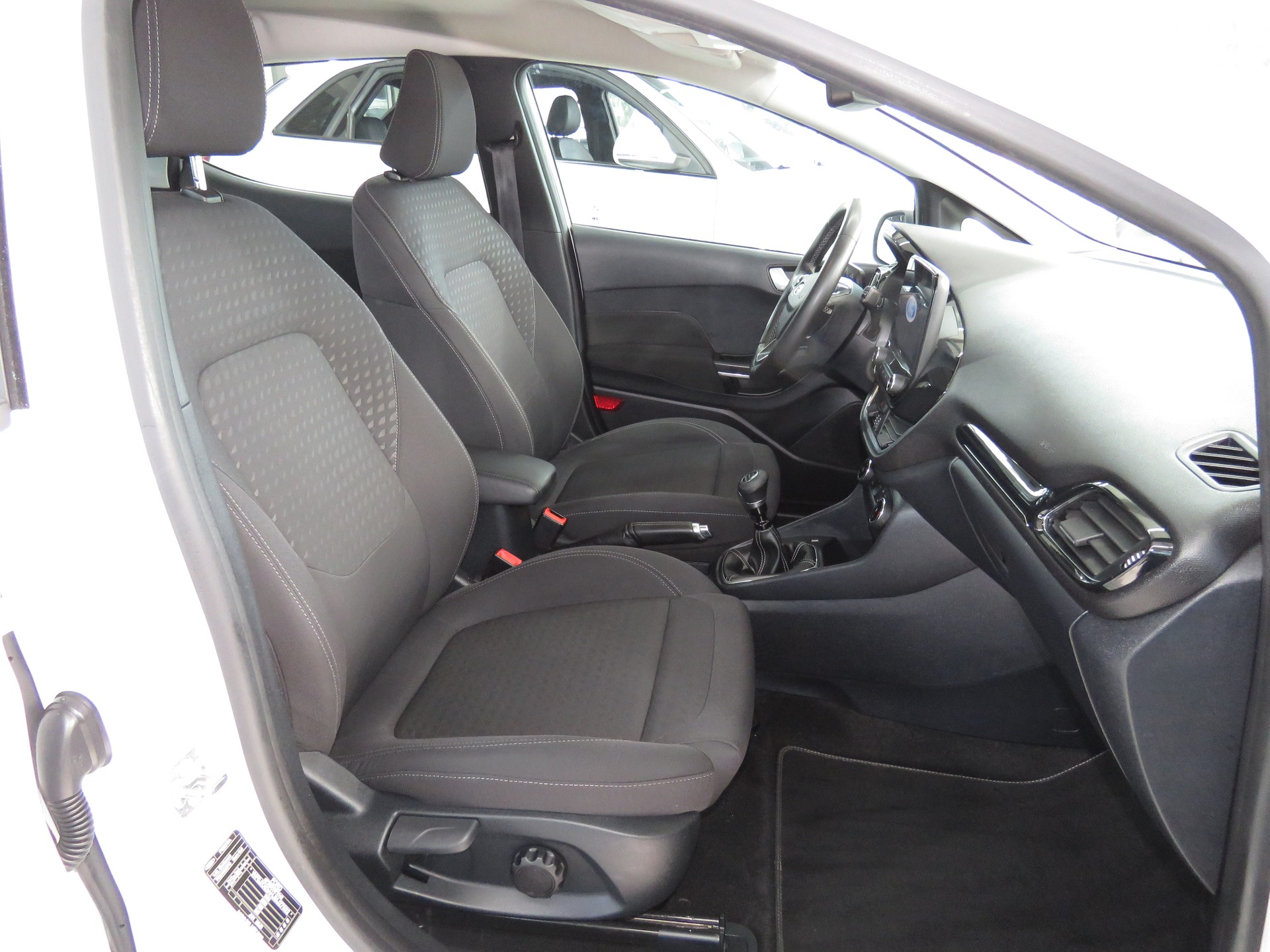 FORD Fiesta 1.0 SCTi Titanium-image-11