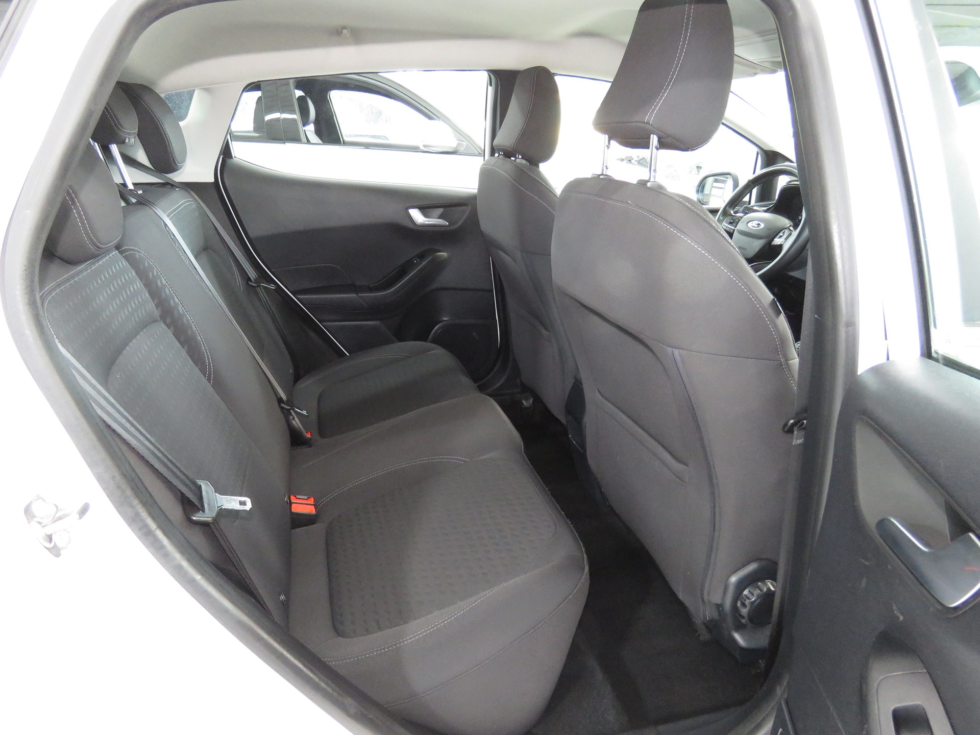 FORD Fiesta 1.0 SCTi Titanium-image-12