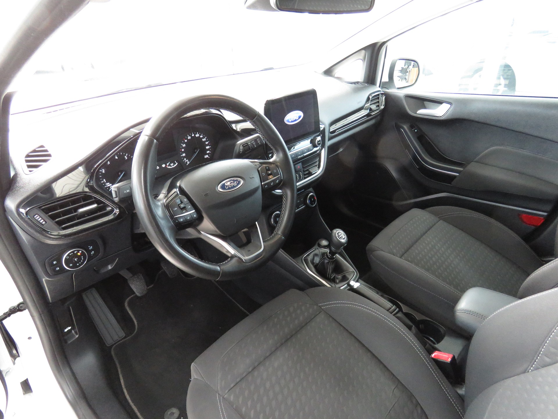 FORD Fiesta 1.0 SCTi Titanium-image-6