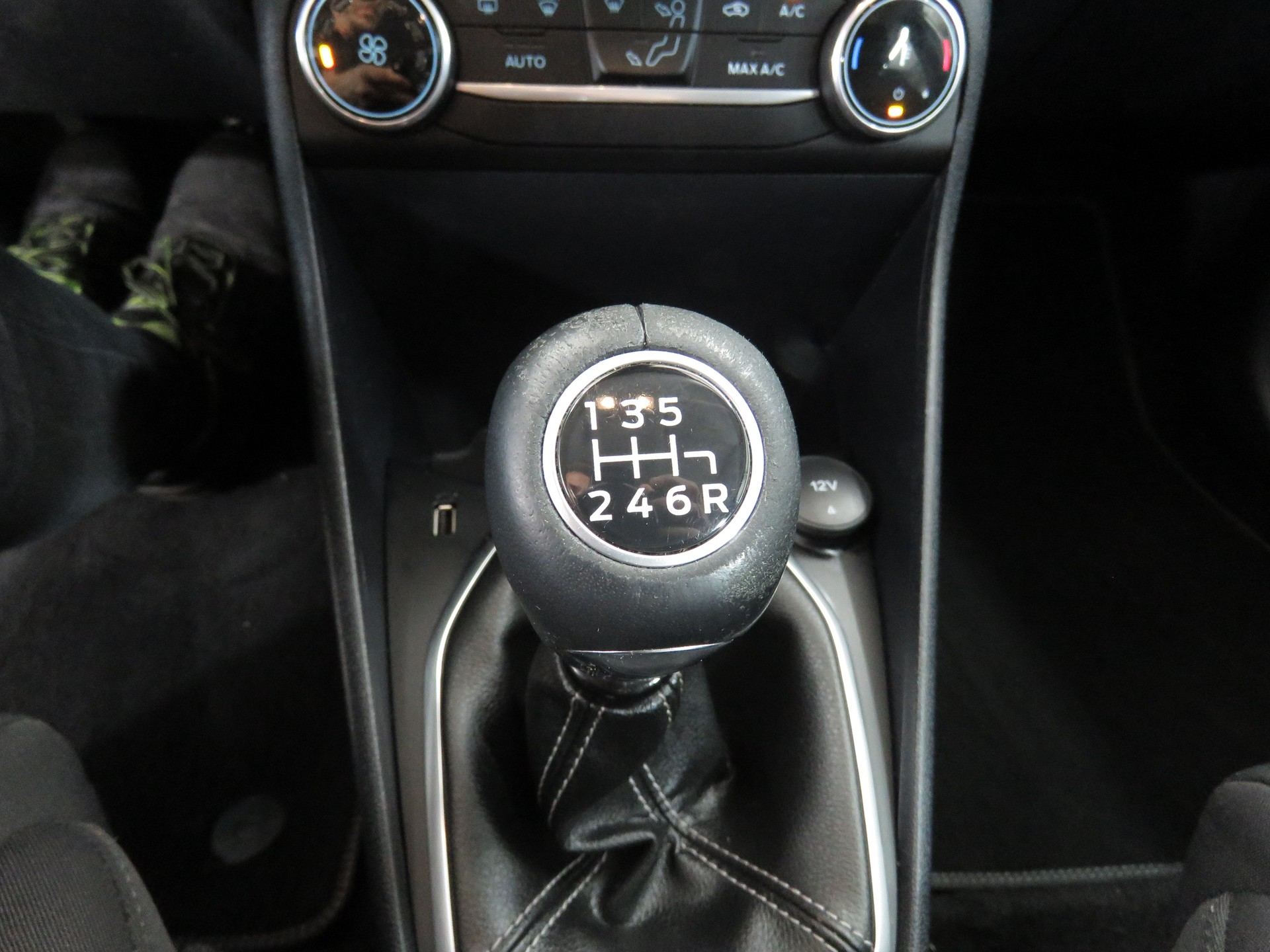 FORD Fiesta 1.0 SCTi Titanium-image-14