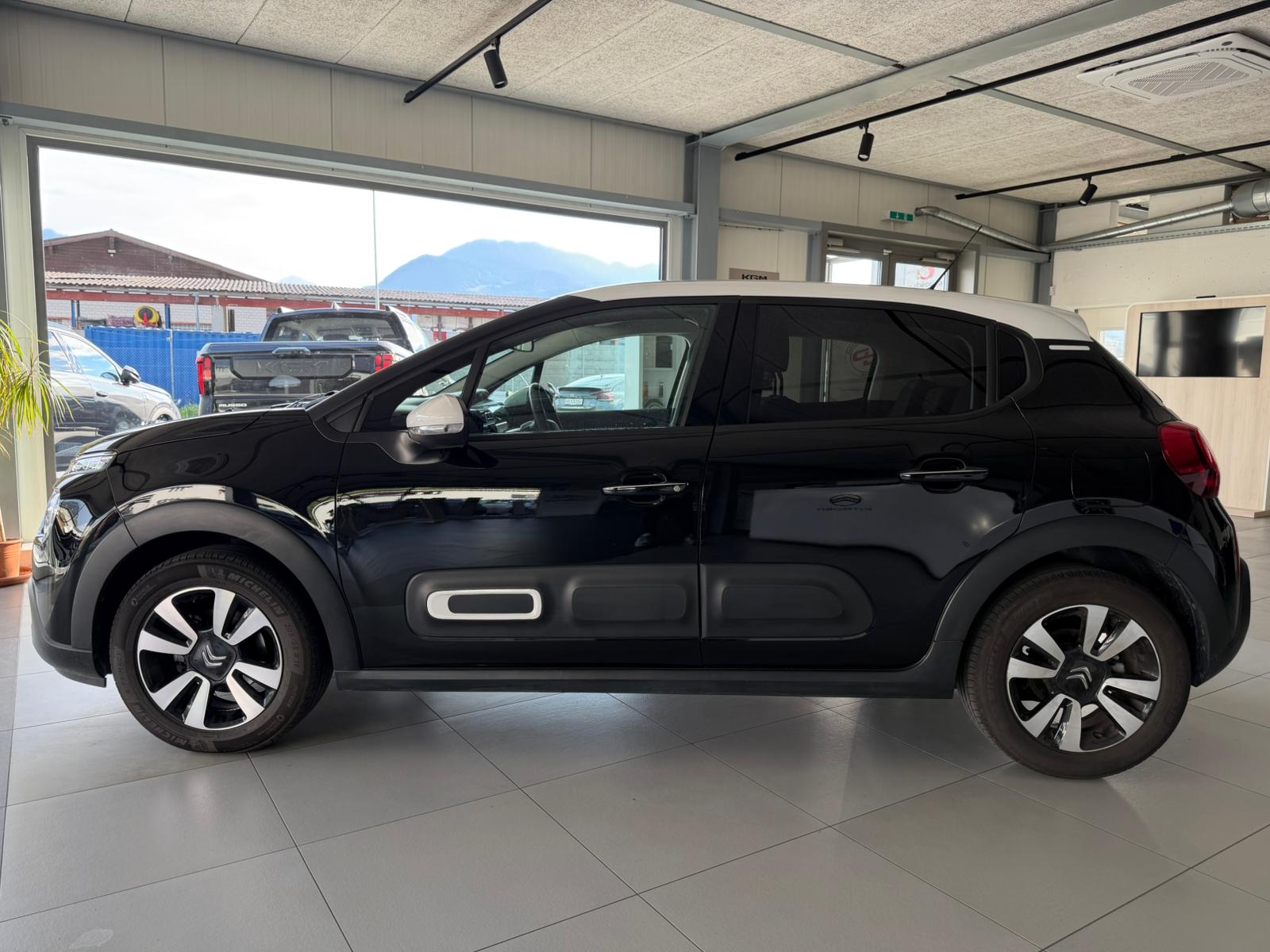 CITROEN C3 1.2i PureTech Swiss Edition EAT6-image-1