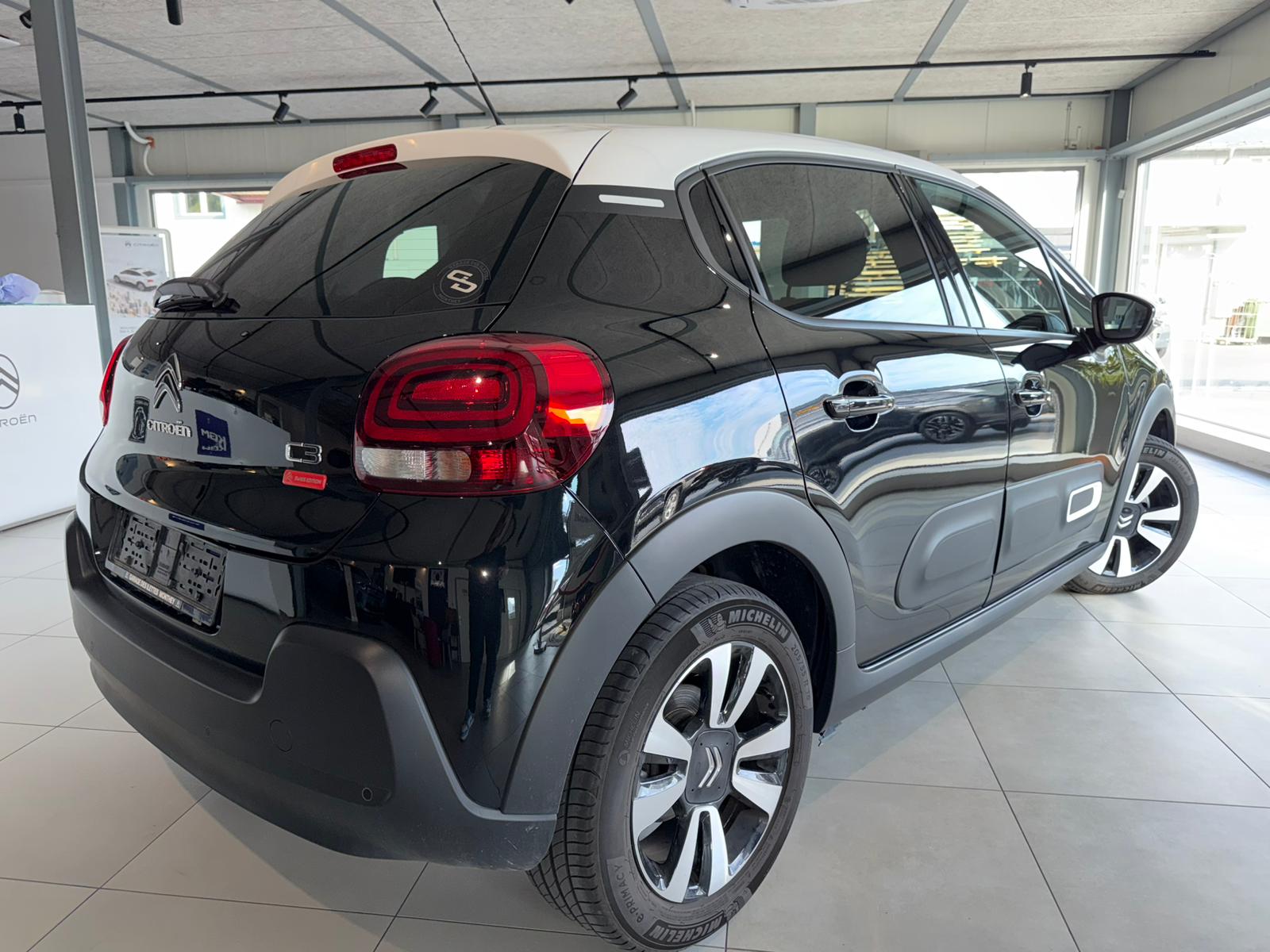 CITROEN C3 1.2i PureTech Swiss Edition EAT6-image-4