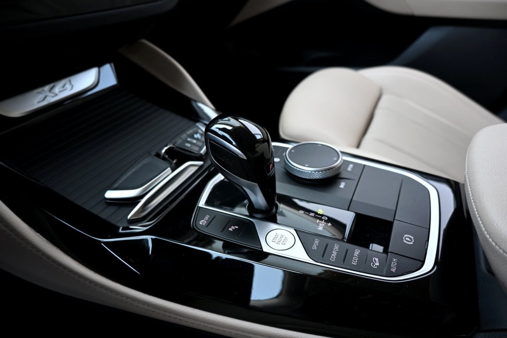 BMW X4 xDrive 48V 20d Steptronic Facelift-image-9