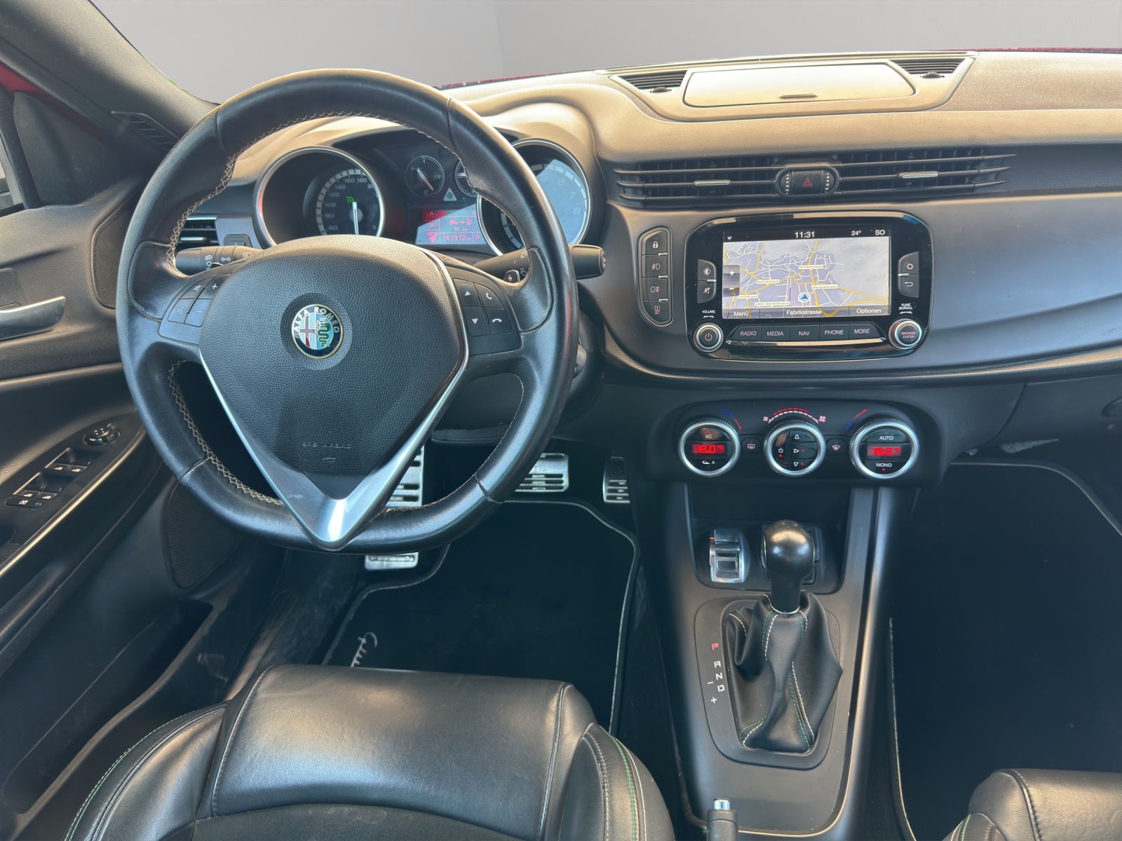ALFA ROMEO Giulietta 1750 TBi Quadrifoglio Verde TCT-image-9