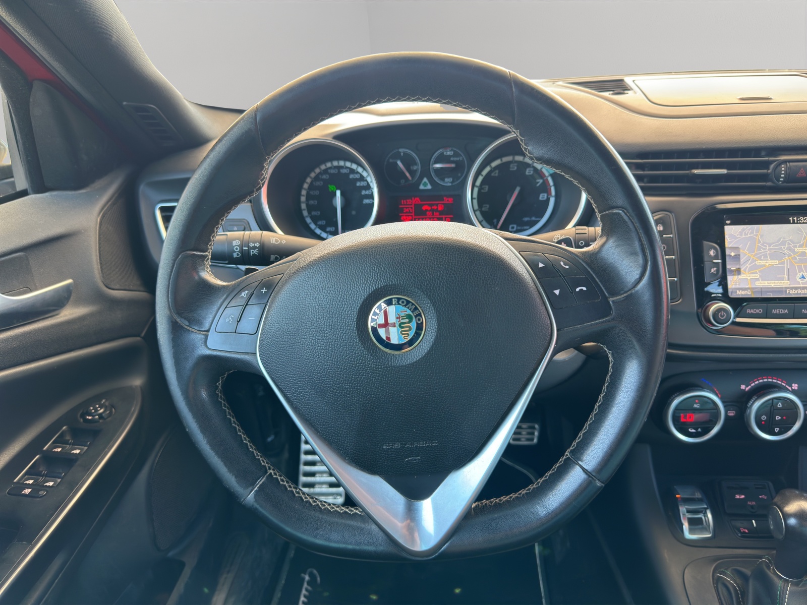 ALFA ROMEO Giulietta 1750 TBi Quadrifoglio Verde TCT-image-18