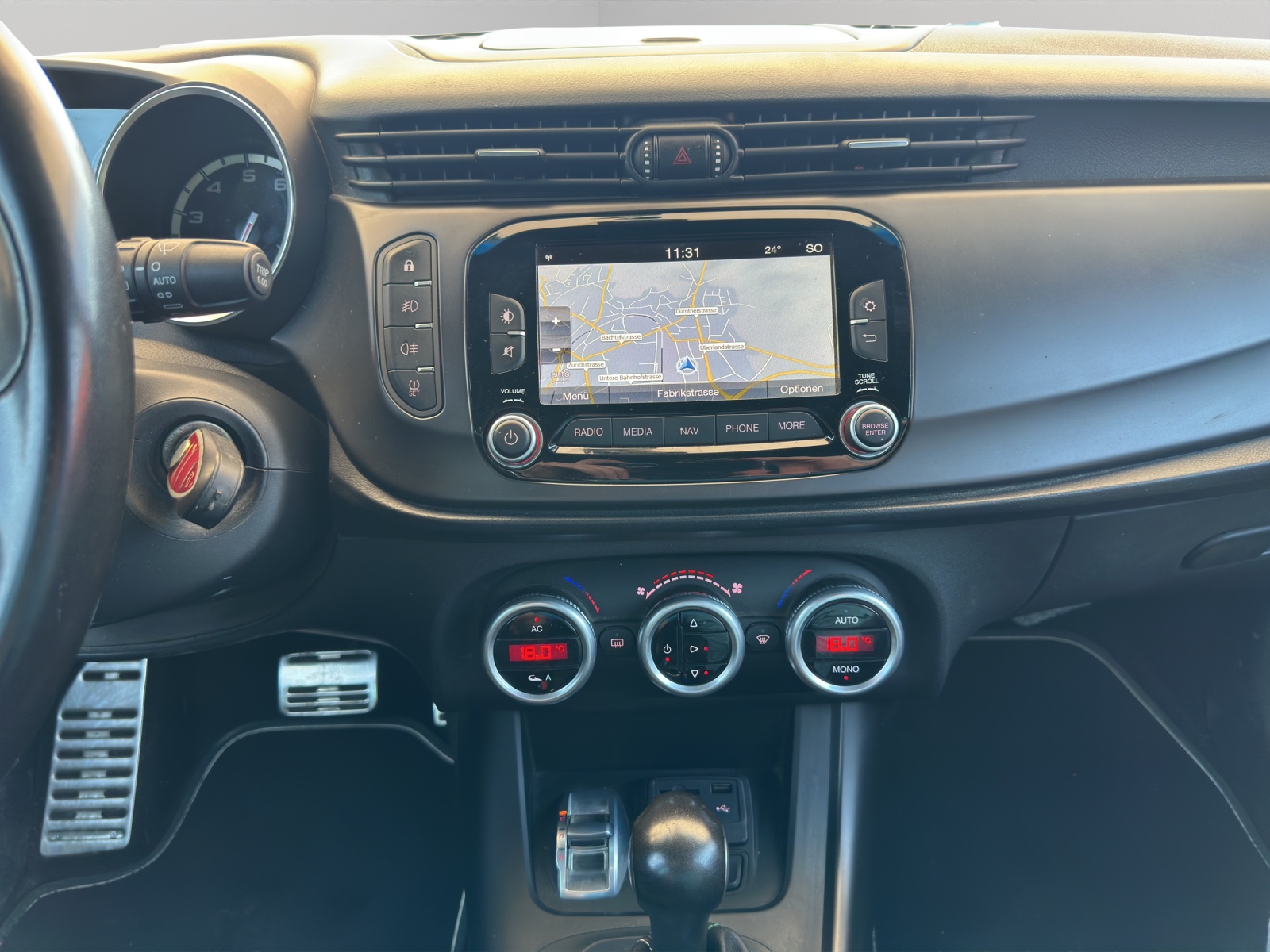 ALFA ROMEO Giulietta 1750 TBi Quadrifoglio Verde TCT-image-15