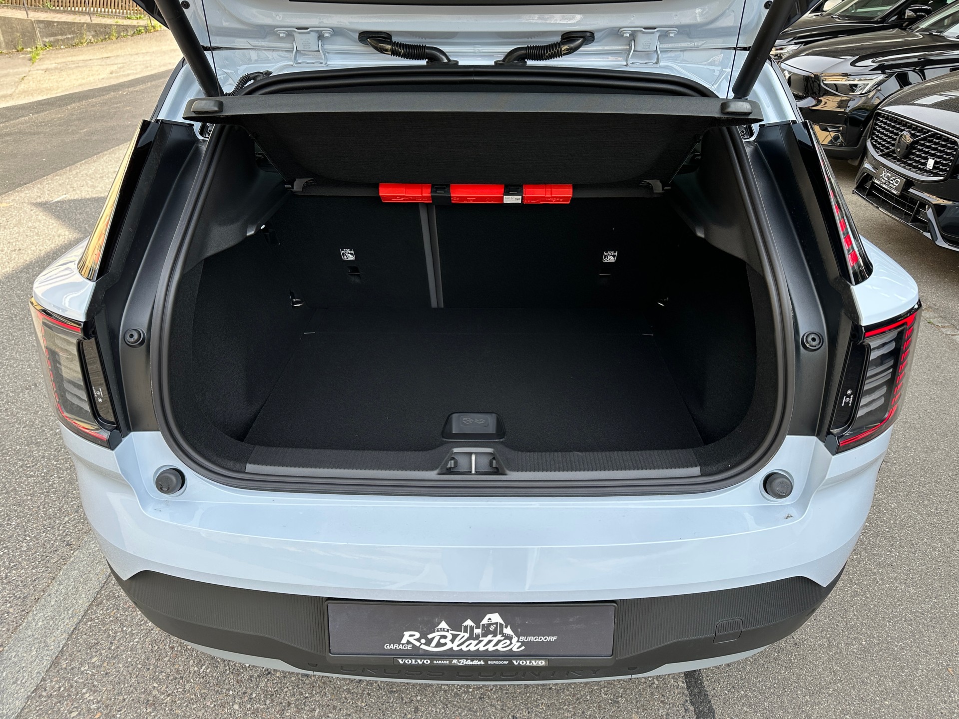 VOLVO EX30 Cross Country E60 69kWh Twin Performance AWD-image-14