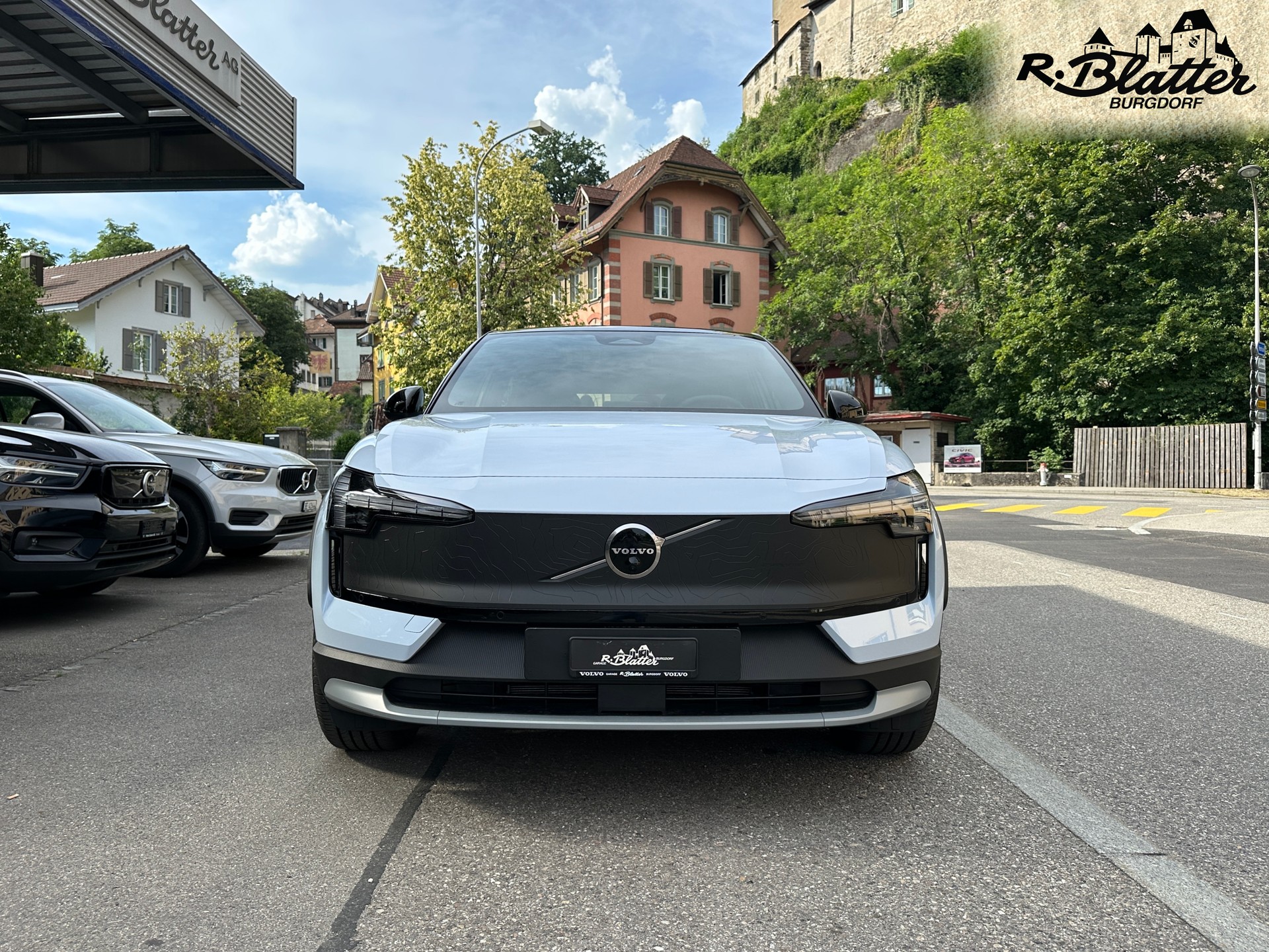 VOLVO EX30 Cross Country E60 69kWh Twin Performance AWD-image-1