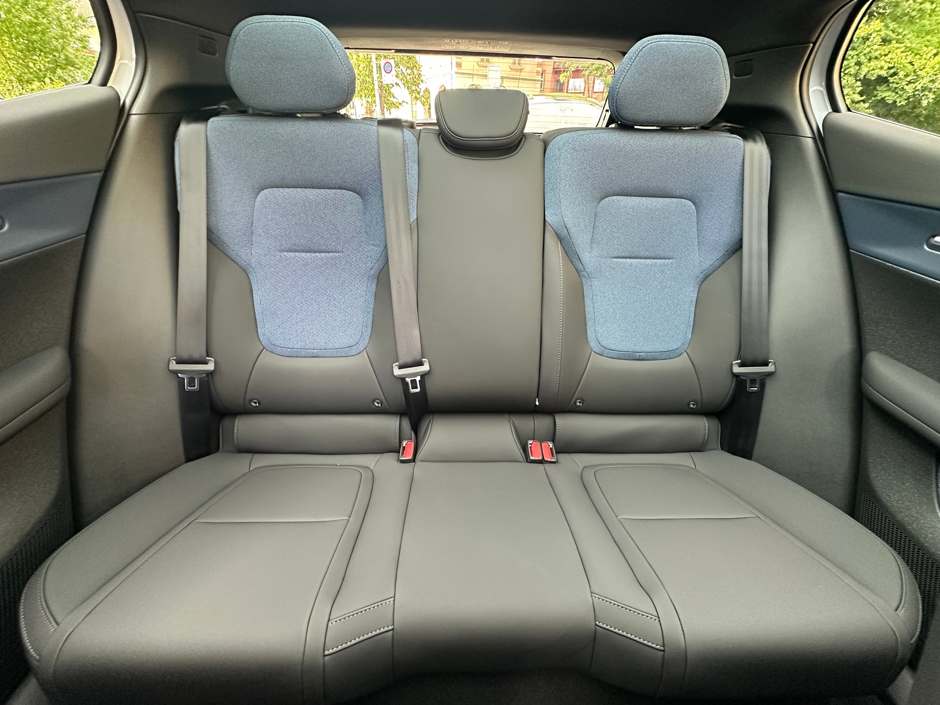 VOLVO EX30 Cross Country E60 69kWh Twin Performance AWD-image-12