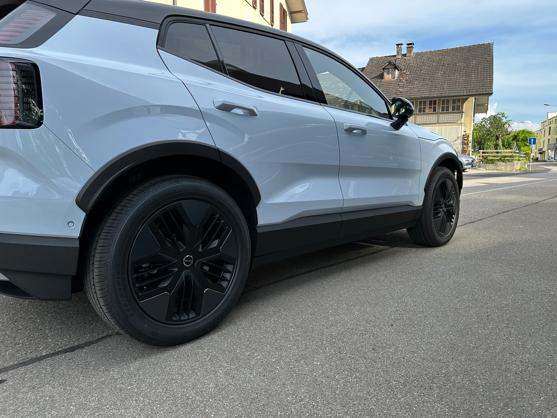 VOLVO EX30 Cross Country E60 69kWh Twin Performance AWD-image-18