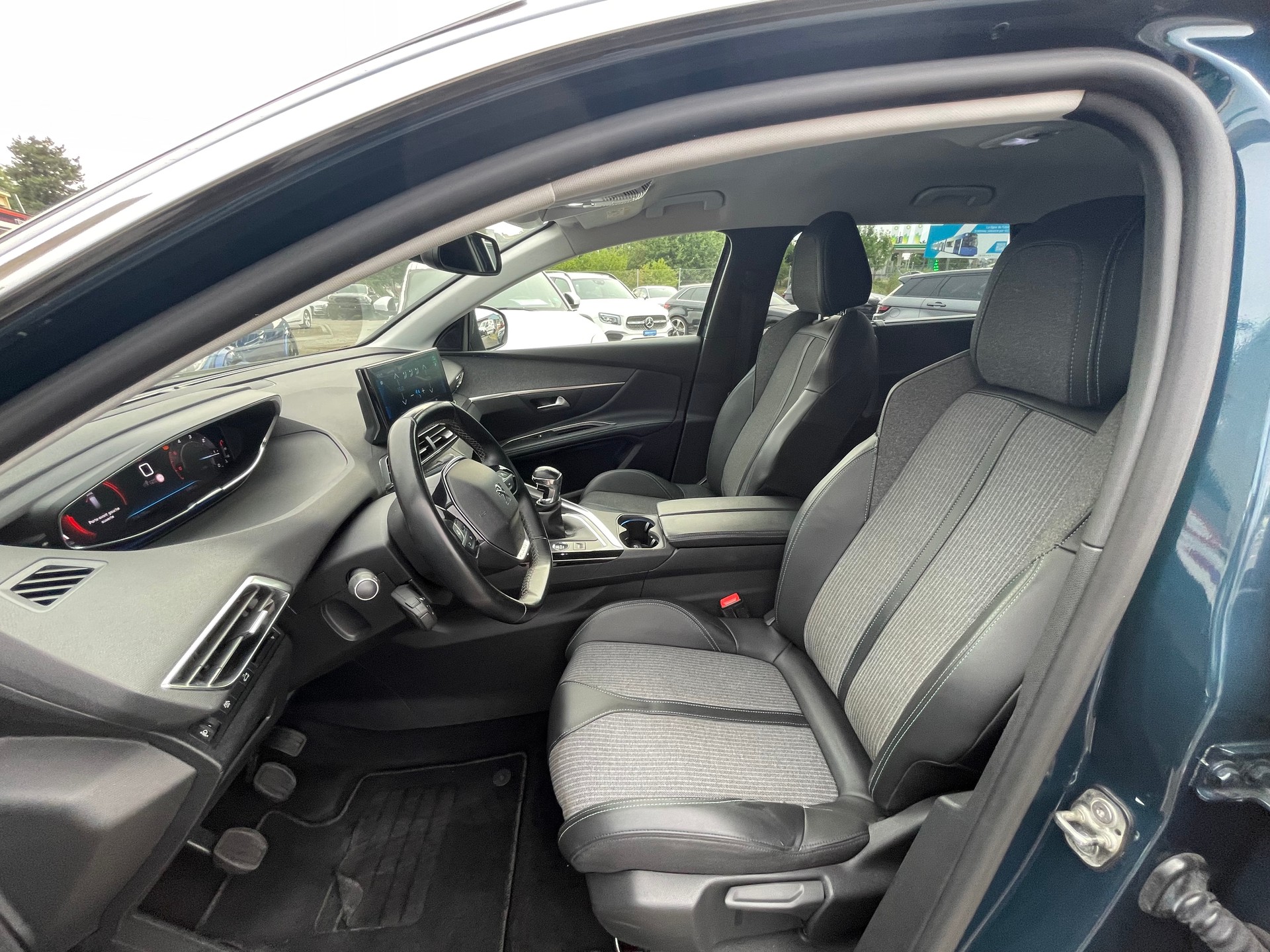 PEUGEOT 5008 1.5 BlueHDi Active-image-9