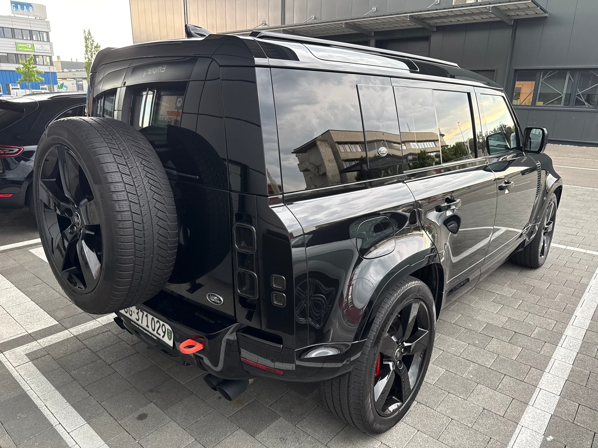 LAND ROVER 2.0 P400e X-Dynamic HSE-image-2