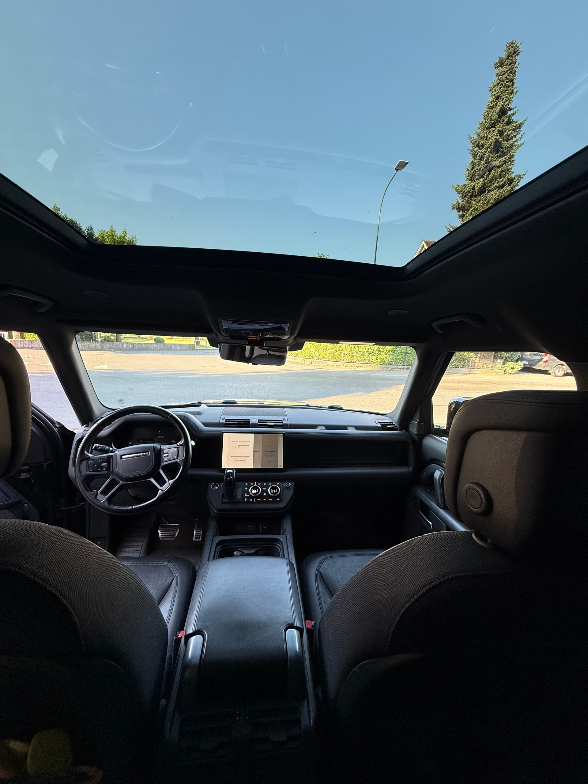 LAND ROVER 2.0 P400e X-Dynamic HSE-image-4
