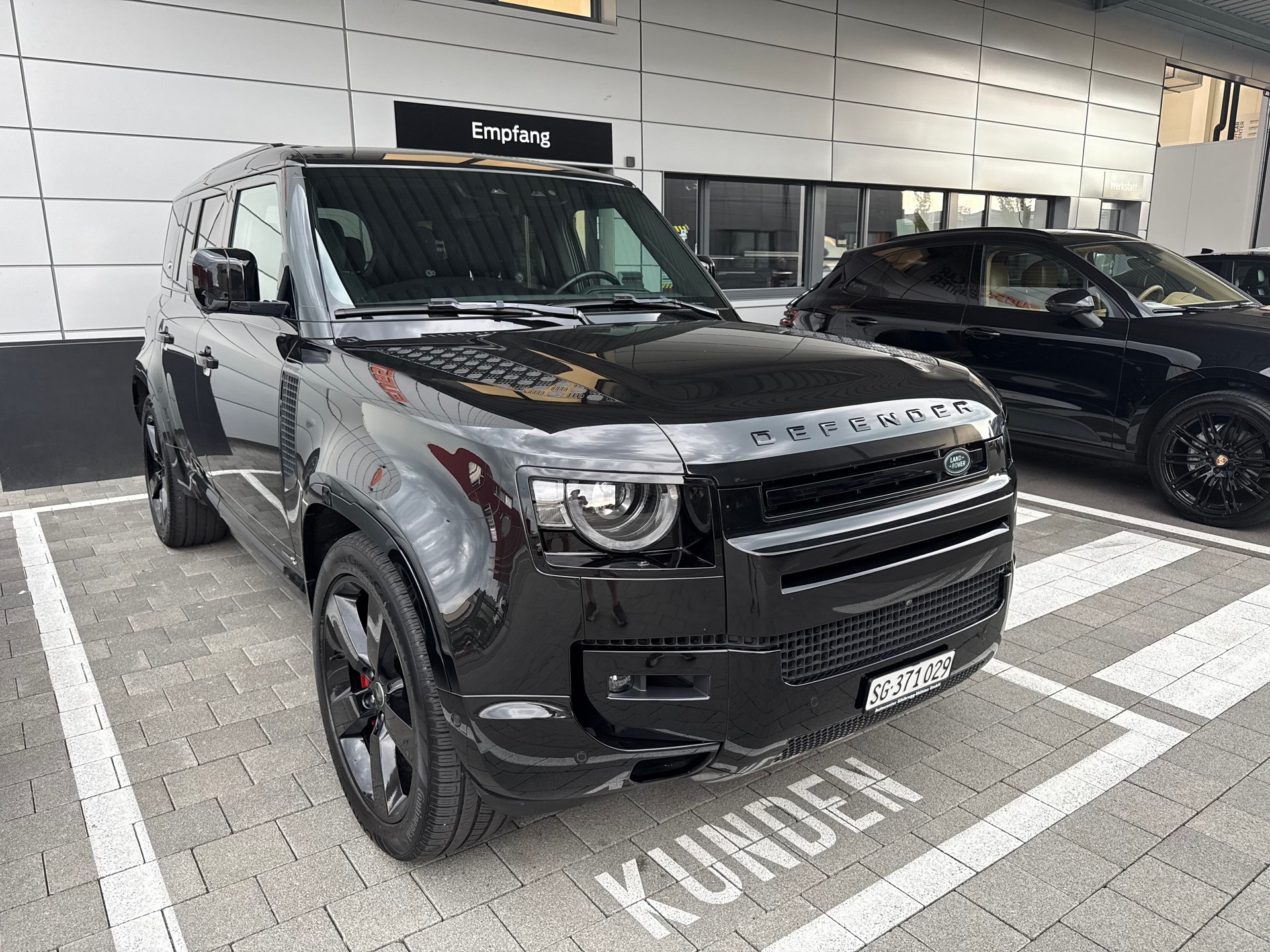 LAND ROVER 2.0 P400e X-Dynamic HSE-image-0