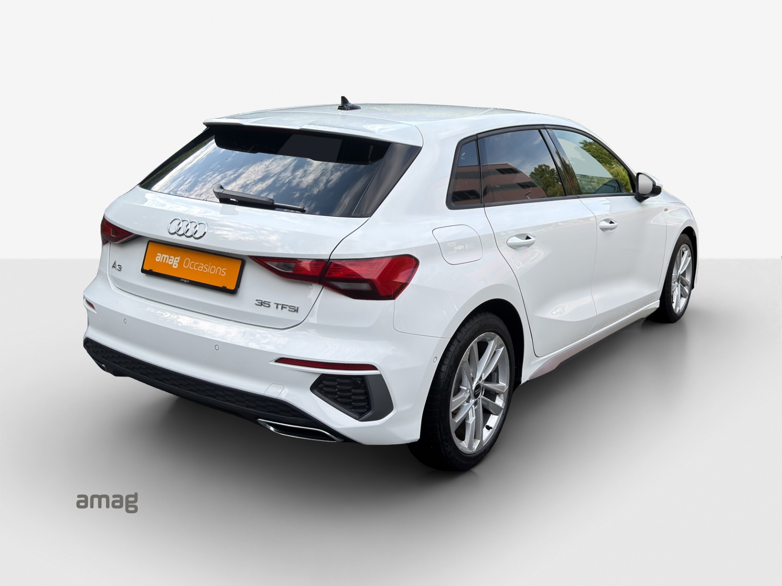 AUDI A3 Limousine 35 TFSI S-Line-image-4