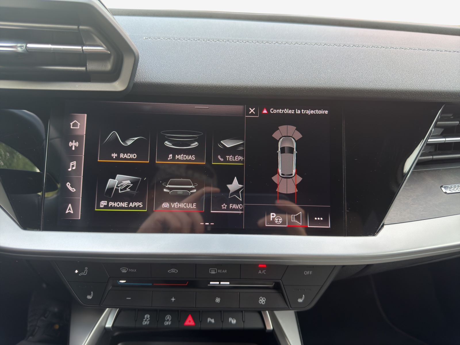 AUDI A3 Limousine 35 TFSI S-Line-image-15