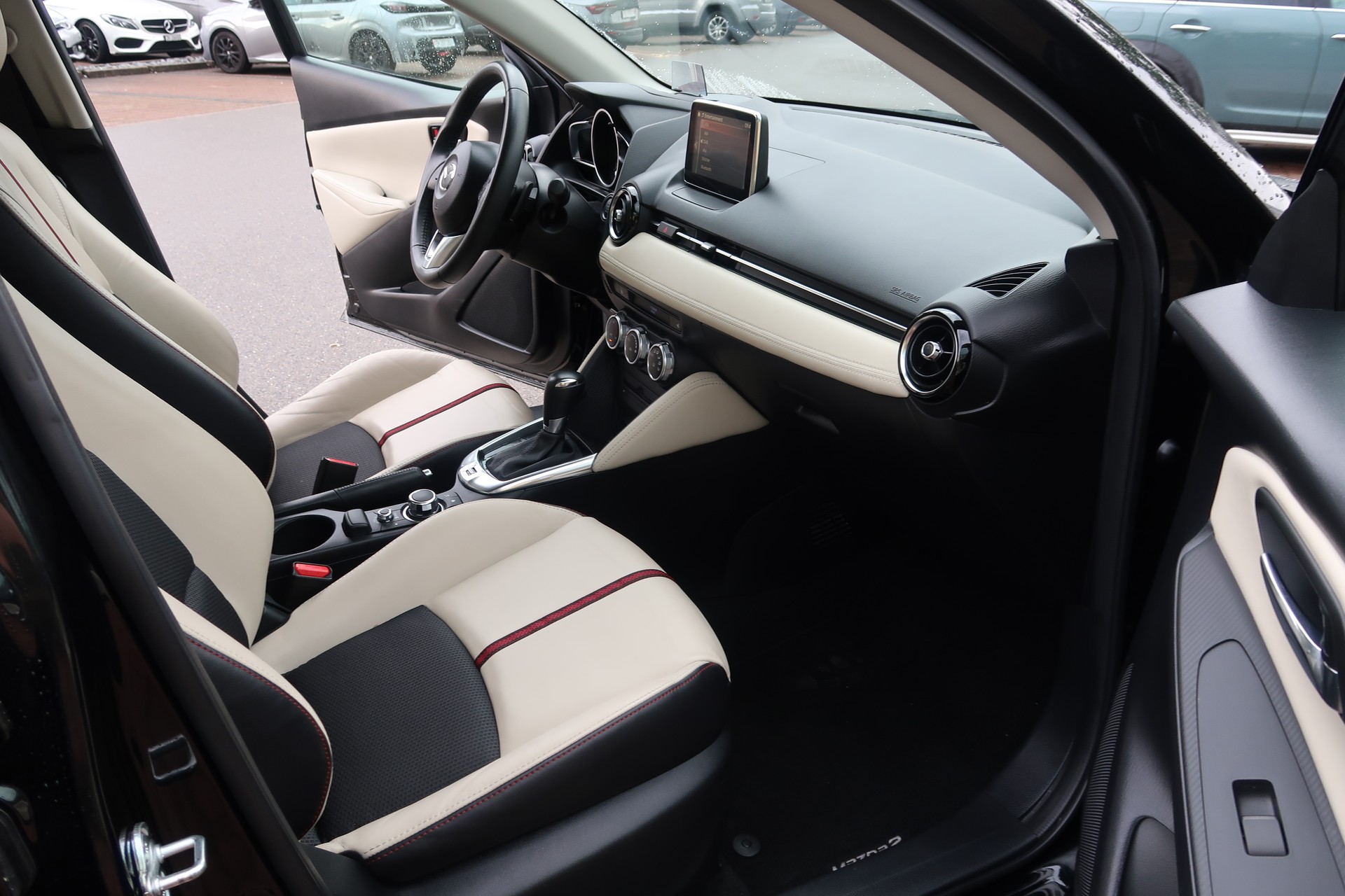 MAZDA 2 1.5i 16V Skyactiv-G Ambition Drive-image-10