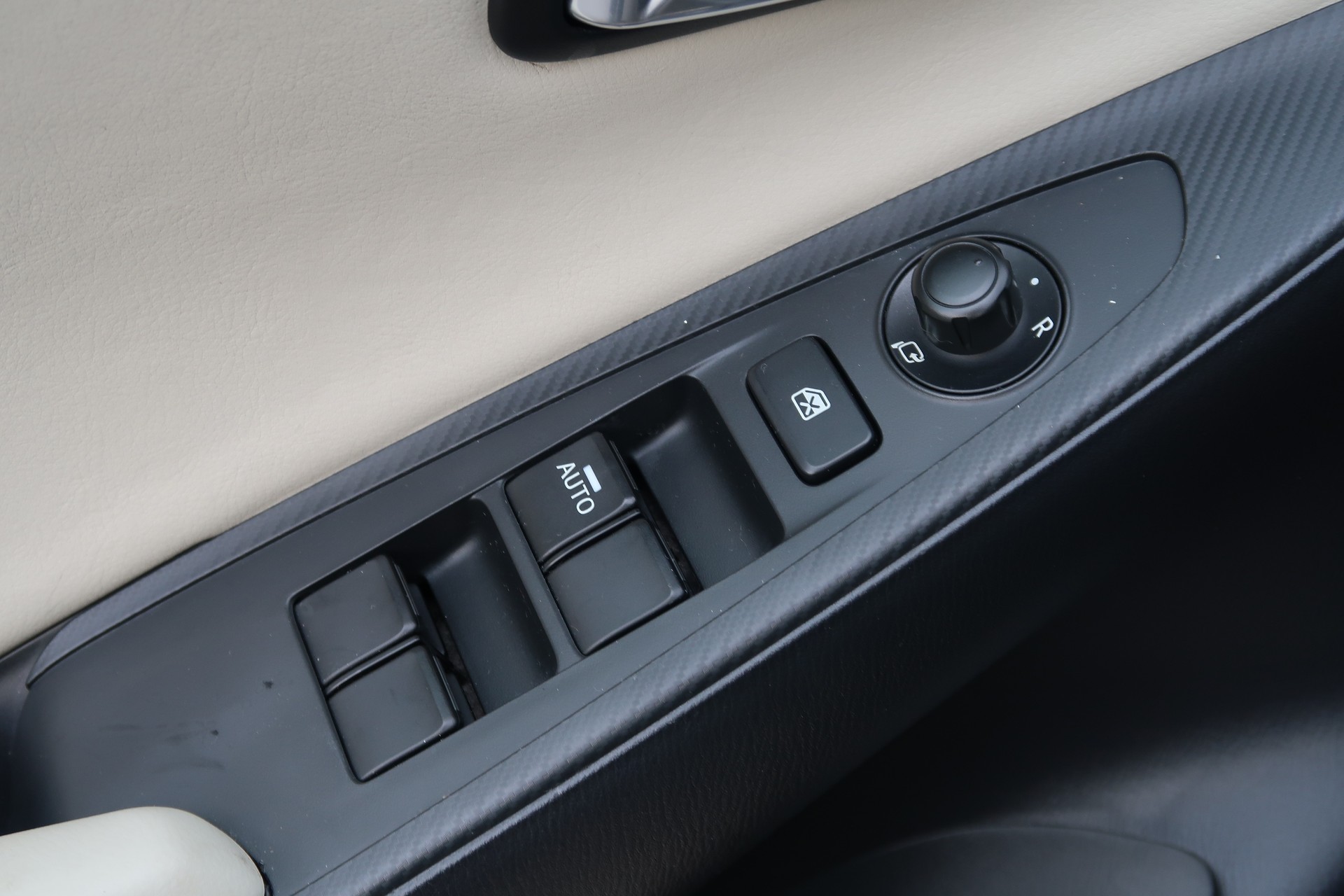 MAZDA 2 1.5i 16V Skyactiv-G Ambition Drive-image-8