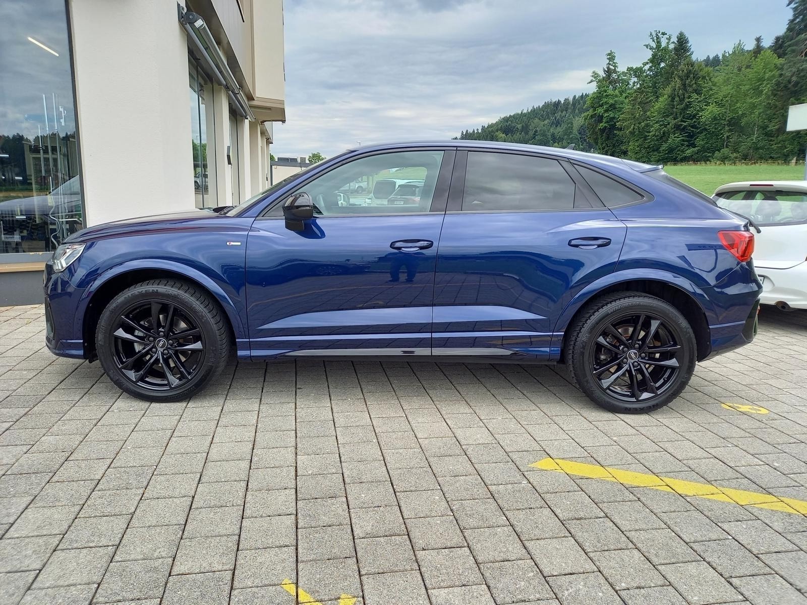 AUDI Q3 35 TFSI S line S-tronic **Sportback**-image-2