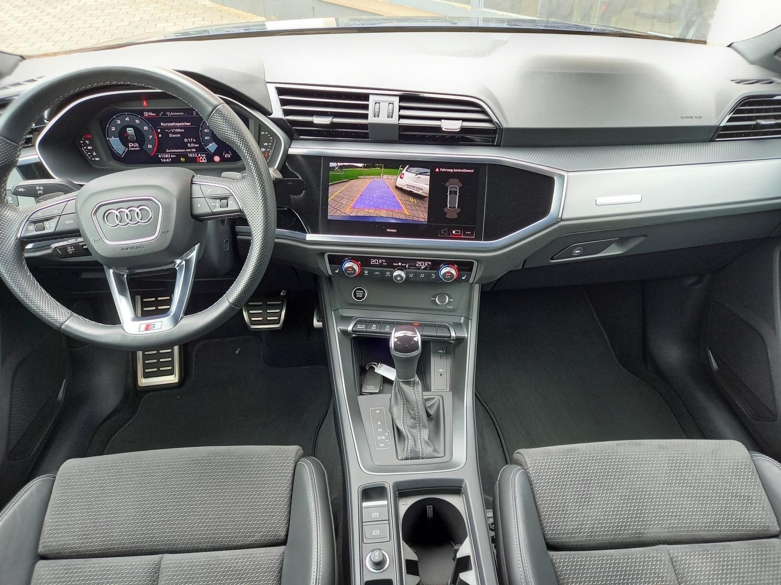 AUDI Q3 35 TFSI S line S-tronic **Sportback**-image-4
