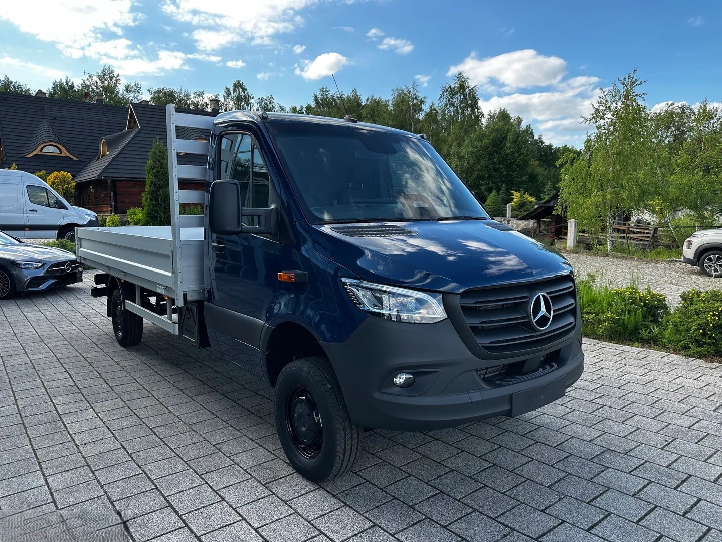 MERCEDES-BENZ Sprinter 319 CDI Lang 9G-TRONIC 4x4-image-1