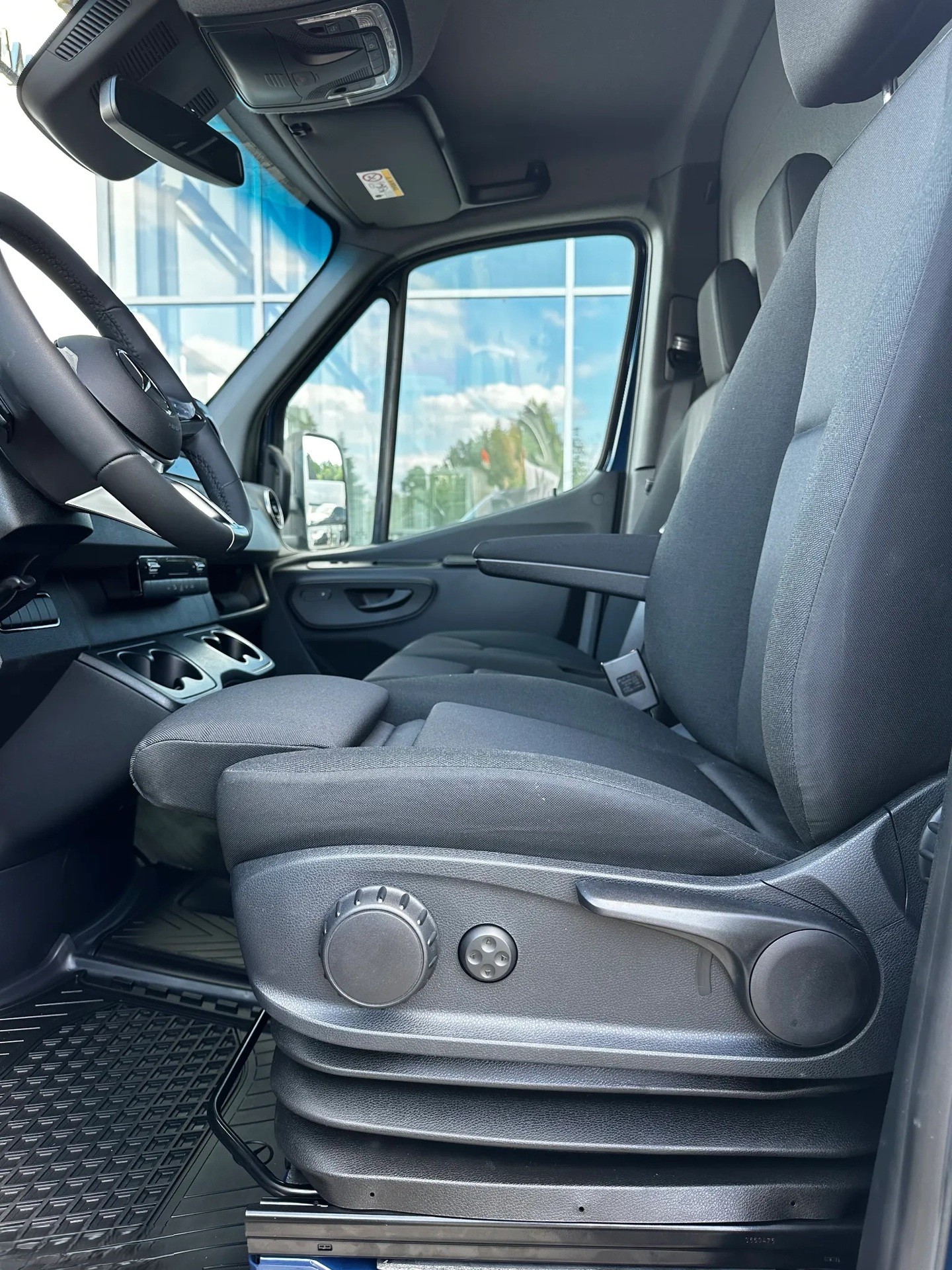 MERCEDES-BENZ Sprinter 319 CDI Lang 9G-TRONIC 4x4-image-8