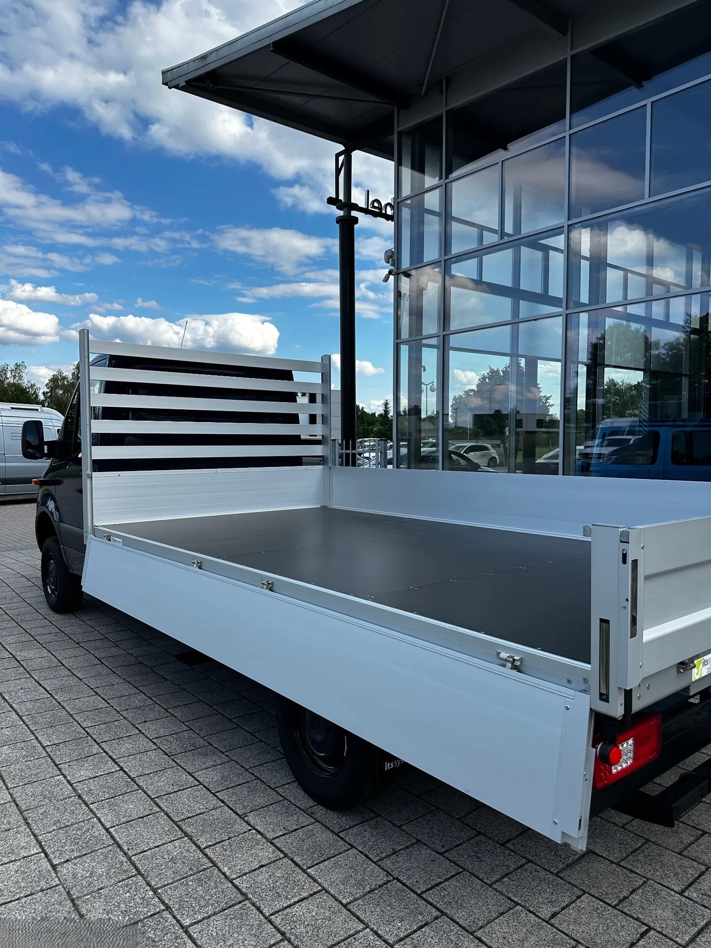 MERCEDES-BENZ Sprinter 319 CDI Lang 9G-TRONIC 4x4-image-7