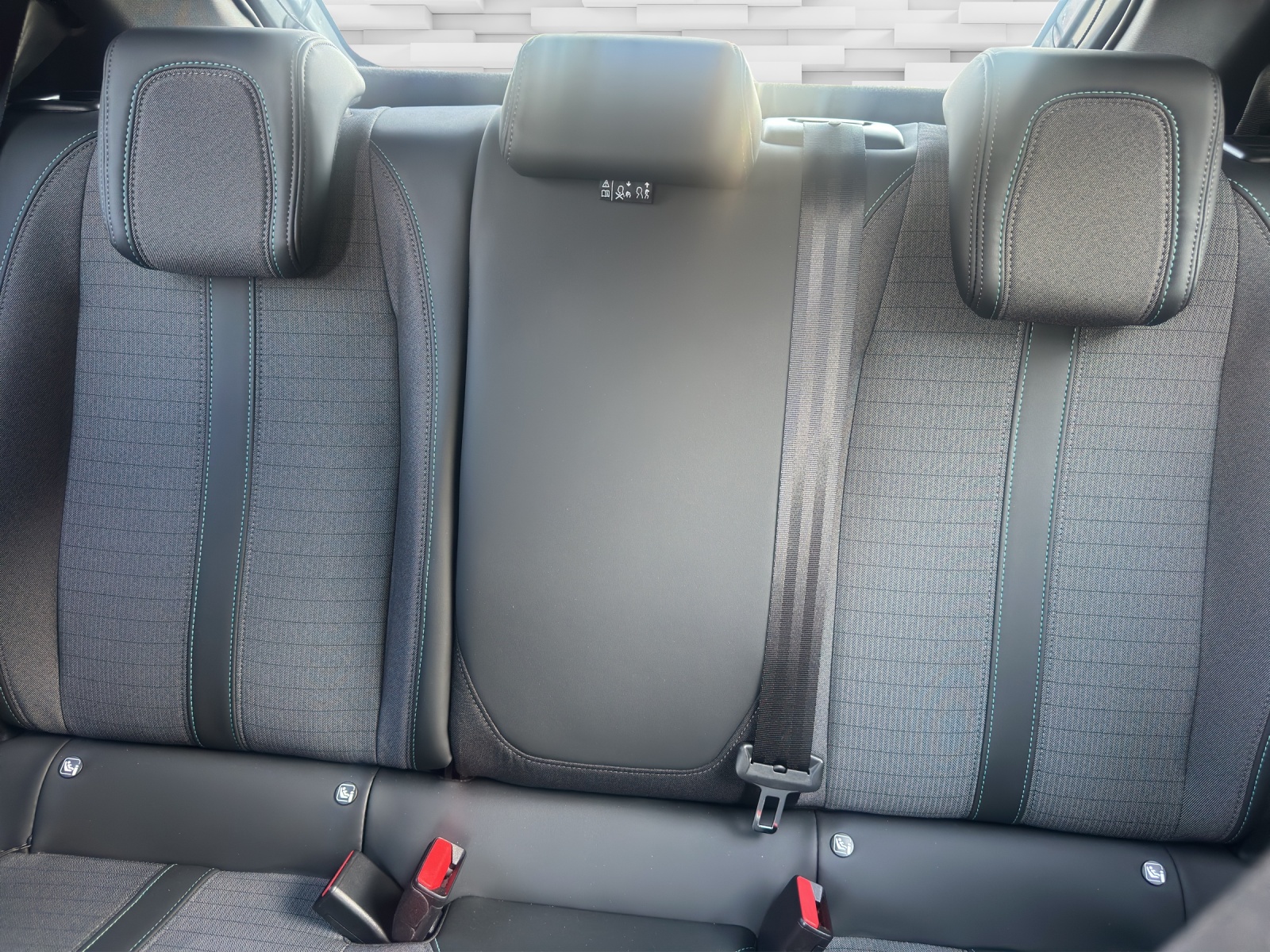 PEUGEOT 208 1.2 PureTech Allure Pack EAT8-image-9